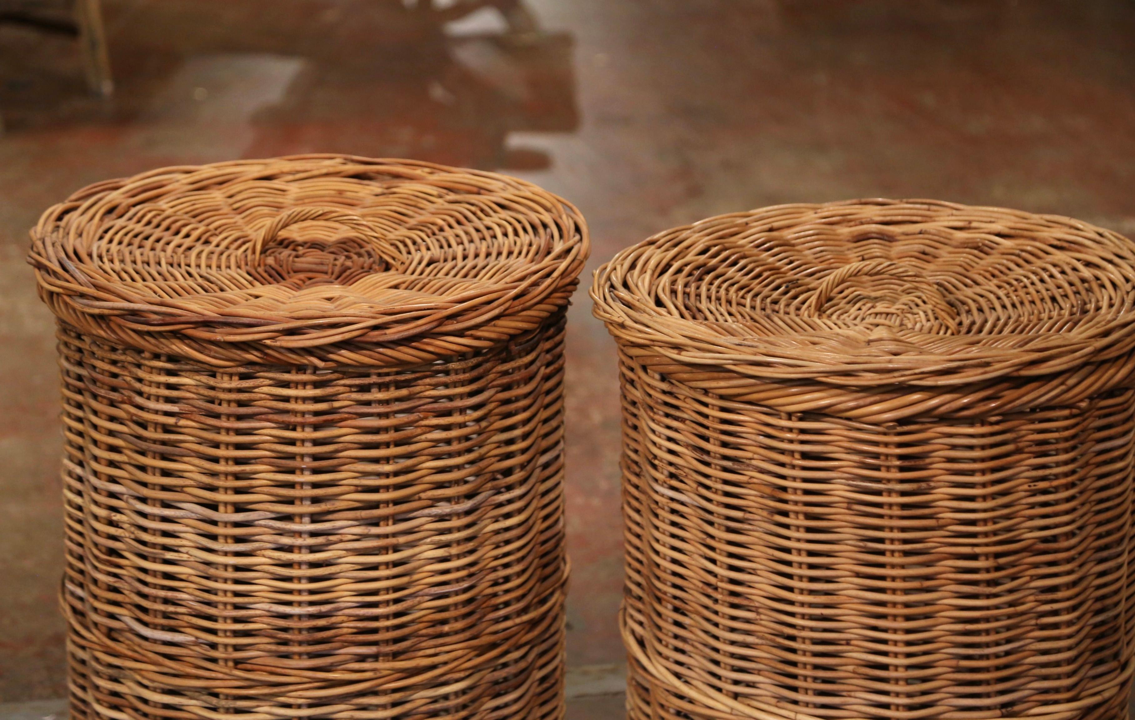 Pair of Mid-Century French Handwoven Wicker Baskets with Lids In Excellent Condition In Dallas, TX