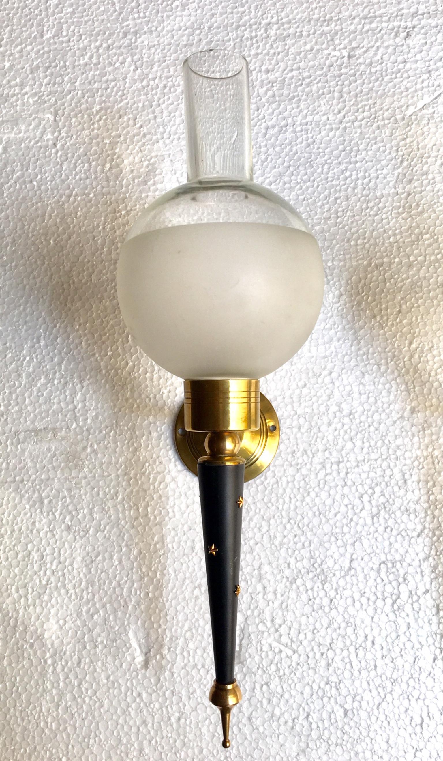 Pair of 1950s French midcentury wall sconces, in lacquered metal and golden brass, main part decorated with brass stars, the lampshade is a glass globe.
Electrical installation renewed and fully operational.