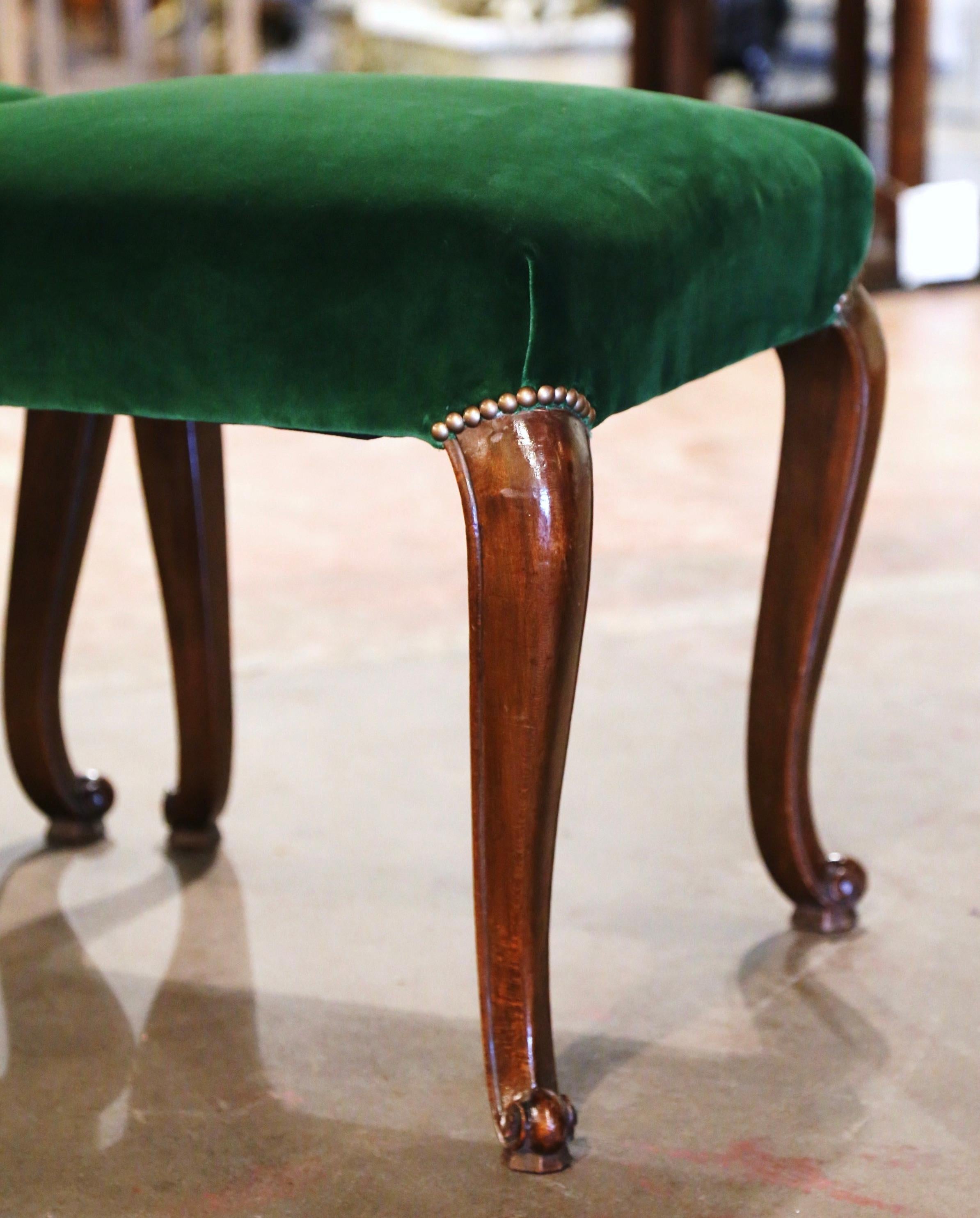 Pair of Mid-Century French Louis XV Carved Walnut and Green Velvet Stools In Excellent Condition For Sale In Dallas, TX