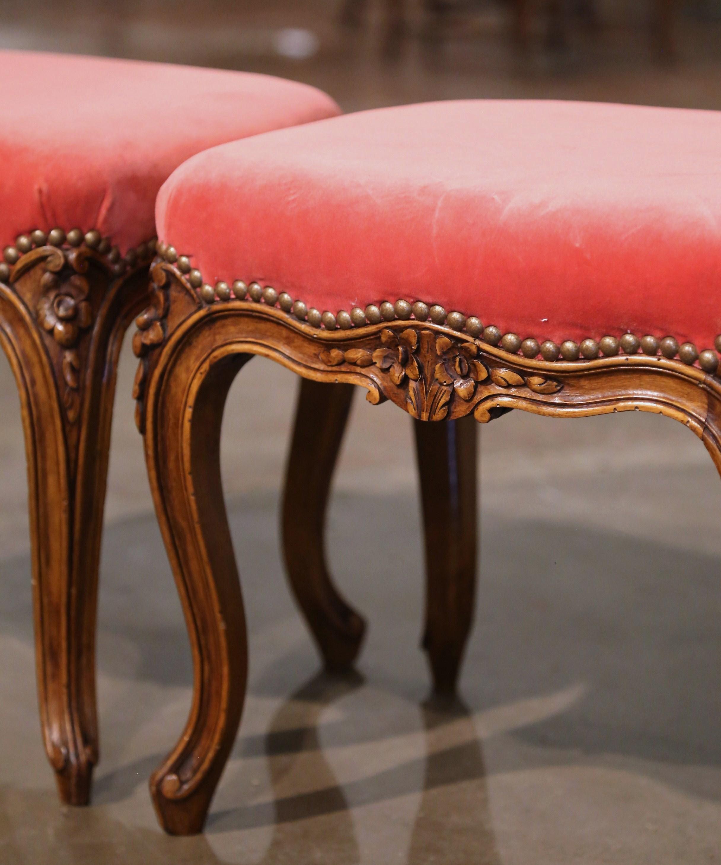Pair of Mid-Century French Louis XV Carved Walnut Stools with Velvet Upholstery In Excellent Condition In Dallas, TX