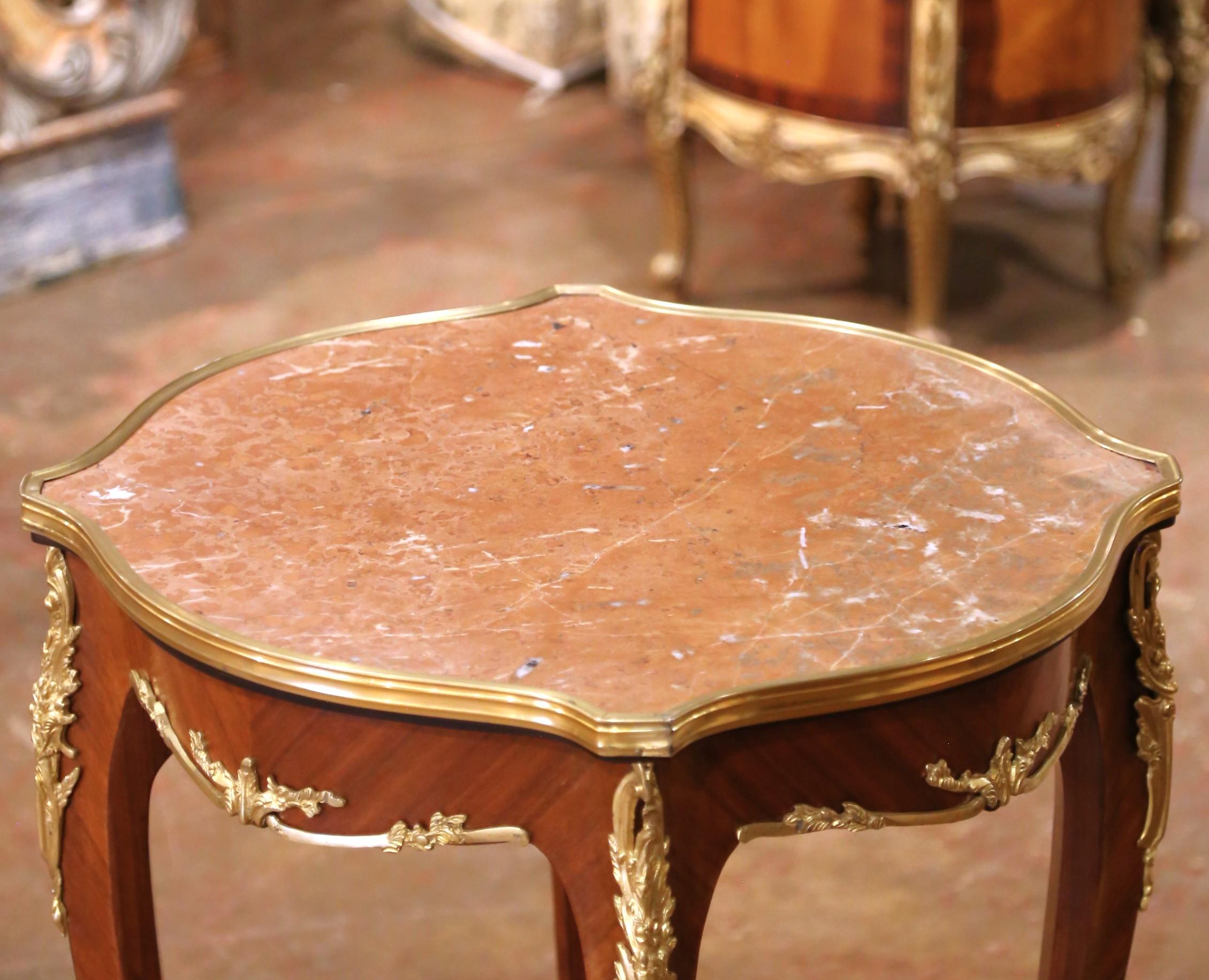 Pair of Mid-Century French Louis XV Red Marble Top Ormolu Mounted Side Tables In Good Condition For Sale In Dallas, TX