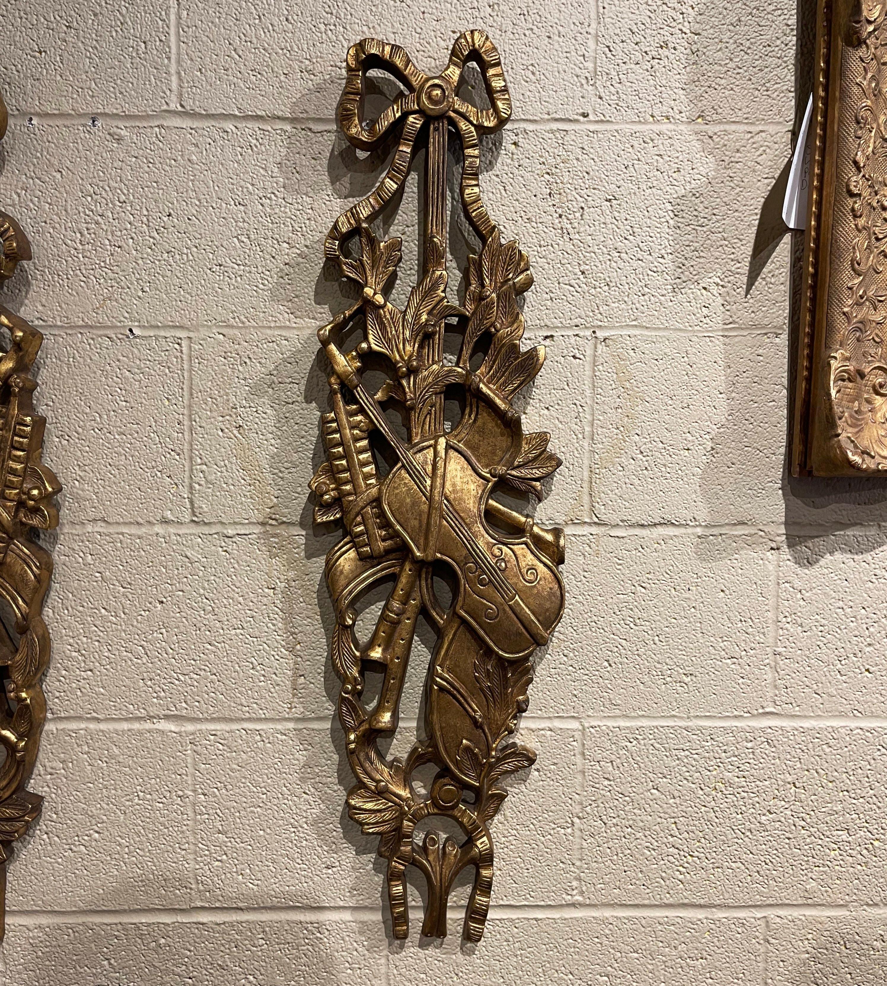 20th Century Pair of Mid-Century French Louis XVI Carved Gilt Music Instruments Wall Trophies For Sale