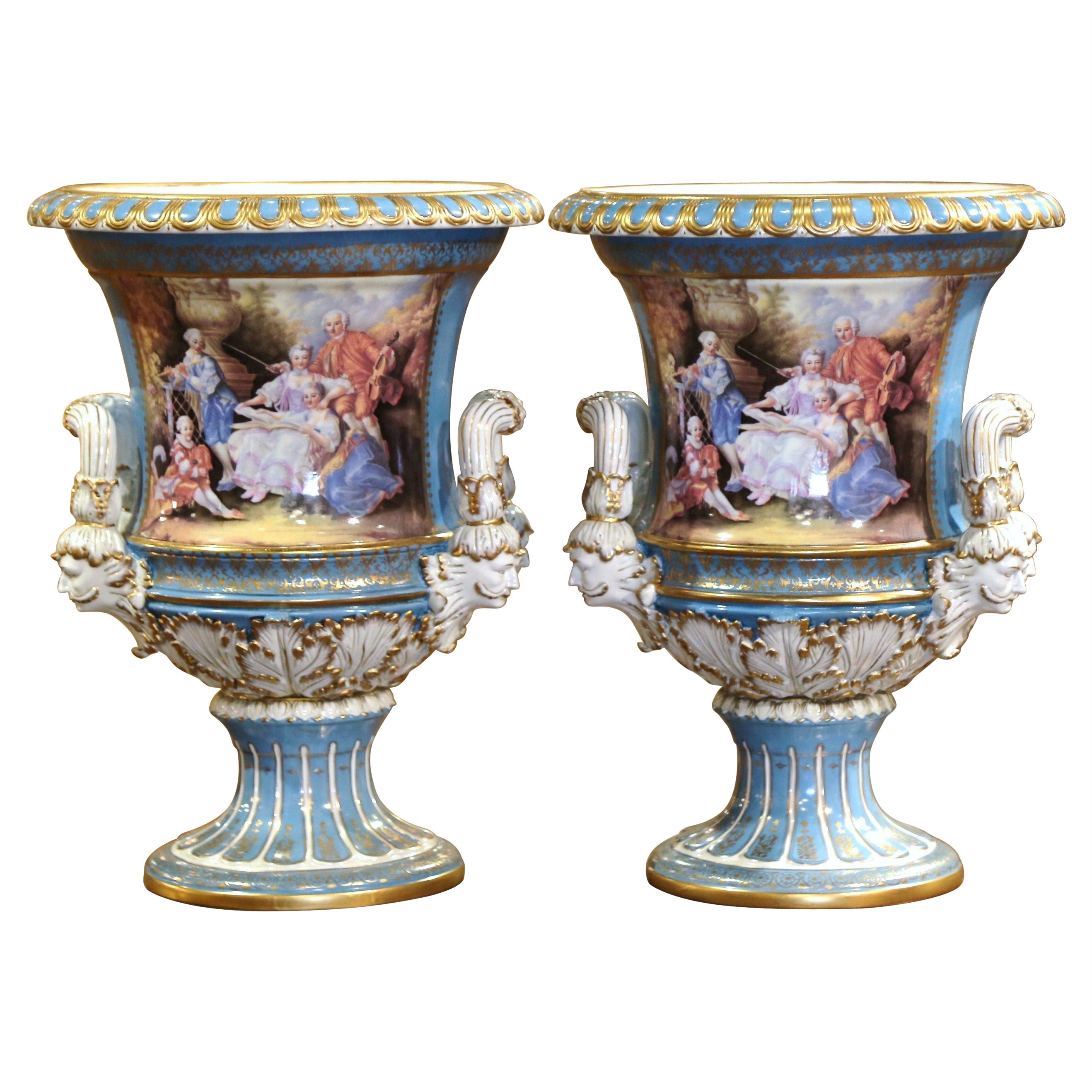 Pareja de Urnas Francesas de Porcelana Pintada de Mediados de Siglo Luis XVI Estilo Sevres