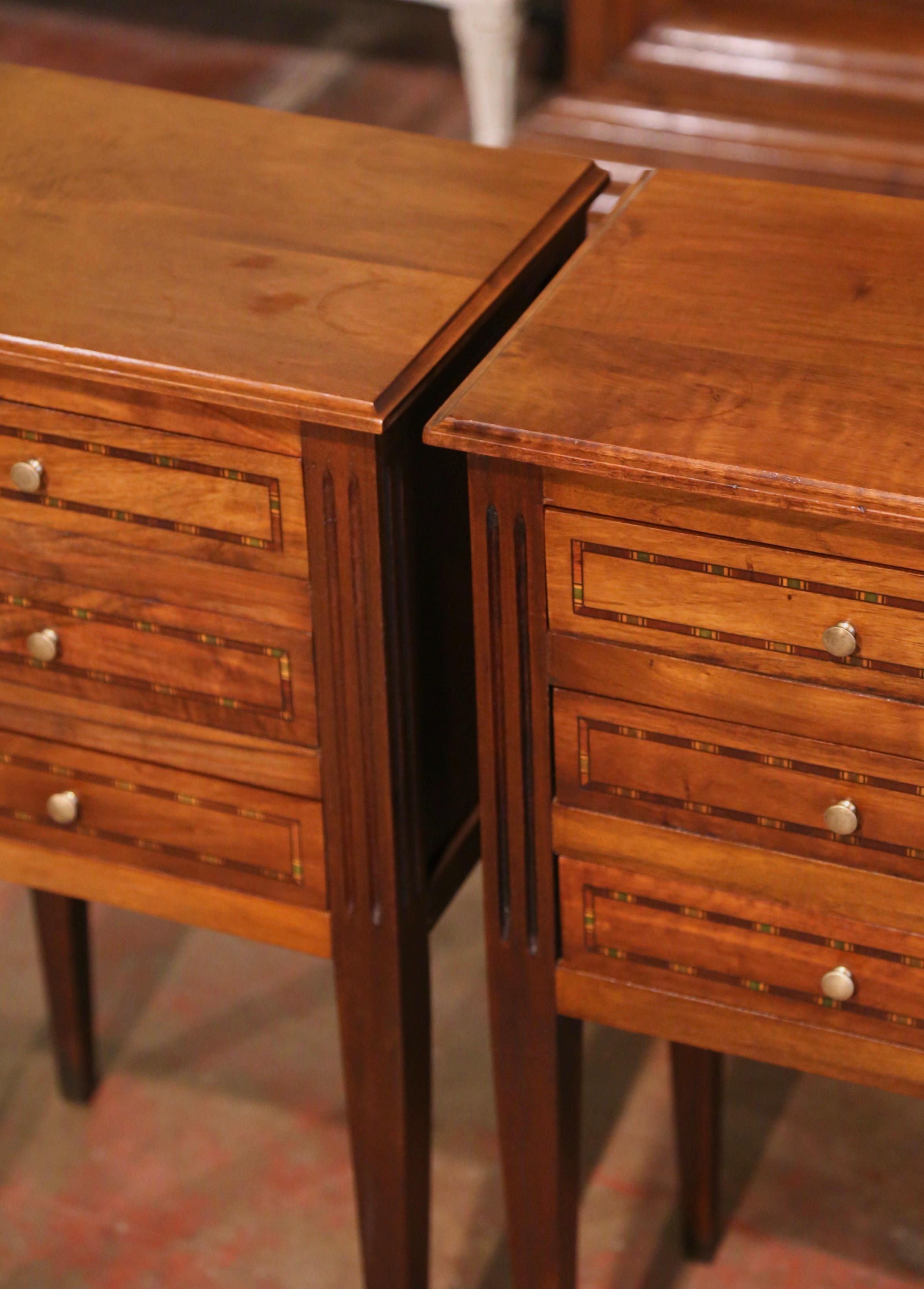 Pair of Mid-Century French Louis XVI Walnut Inlay Nightstands Bedside Tables In Excellent Condition In Dallas, TX