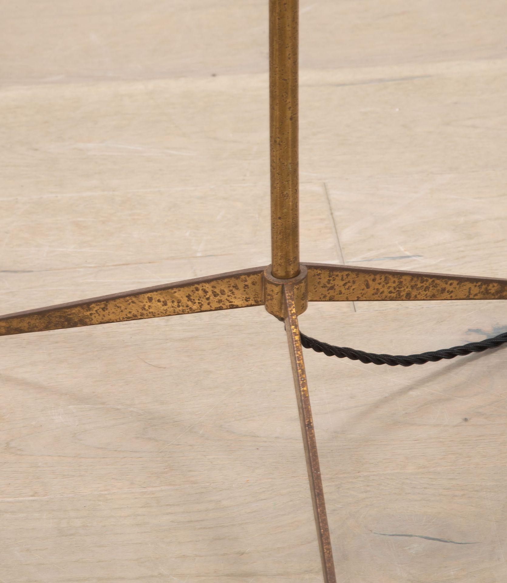 Ottone Coppia di lampade da terra francesi di metà secolo della Maison Arlus in vendita