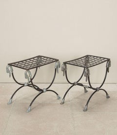 Paar französische Curule-Hocker im Maison Jansen-Stil aus der Mitte des Jahrhunderts