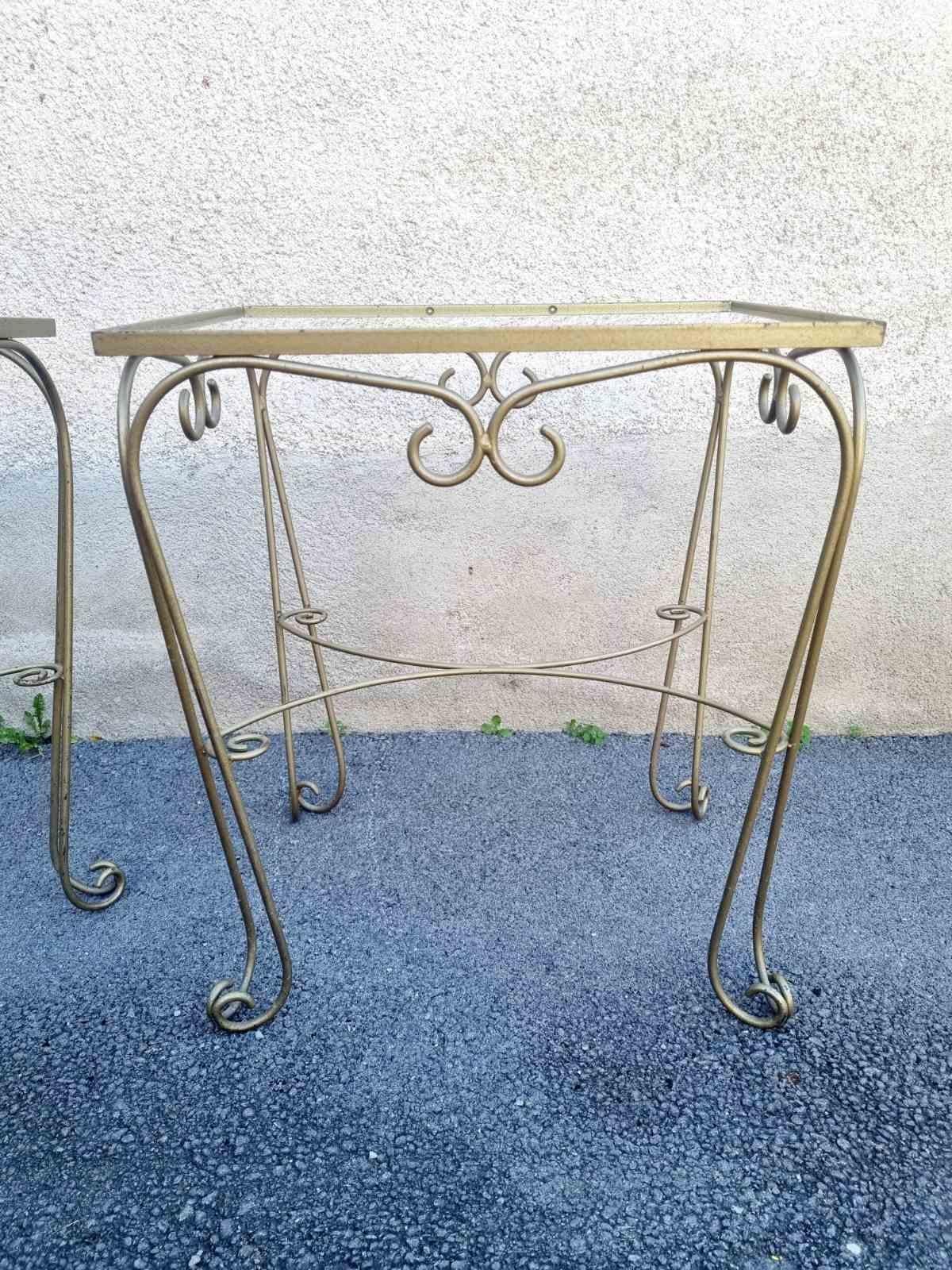 Paire de tables d'appoint en métal et verre, France 60s en vente 6