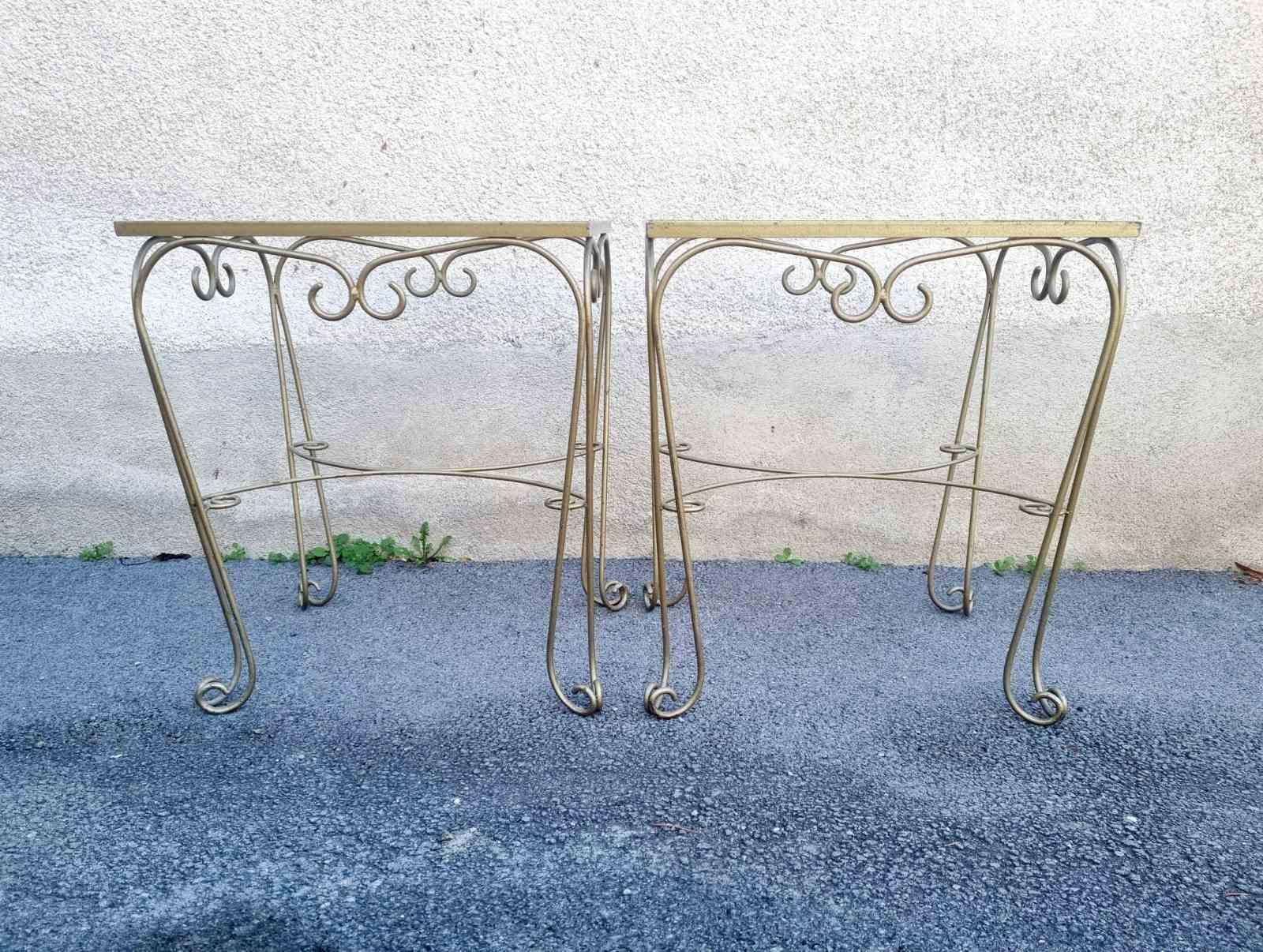 Paire de tables d'appoint en métal et verre, France 60s en vente 7