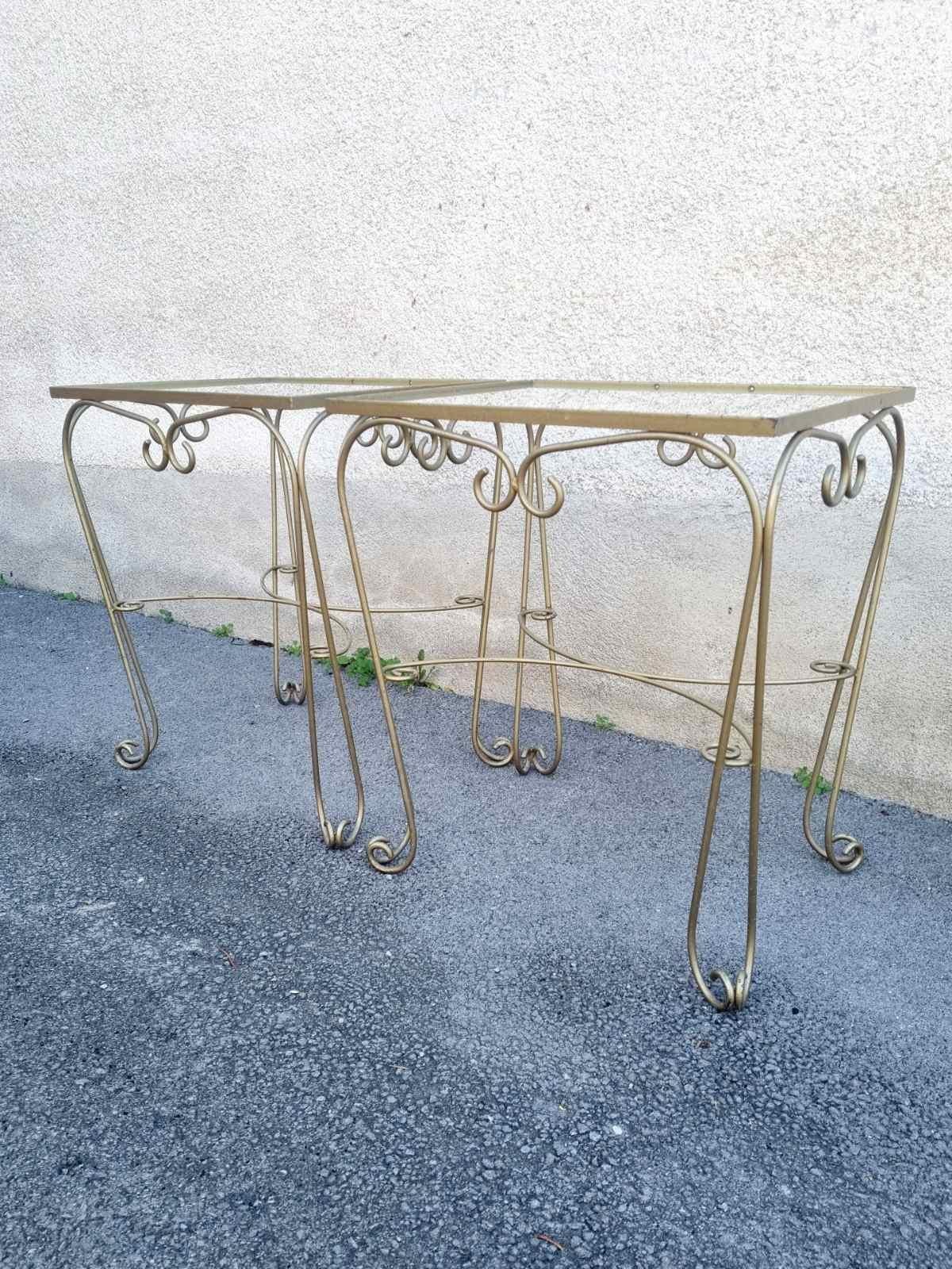 Belle paire de tables d'appoint françaises modernes du milieu du siècle dernier
