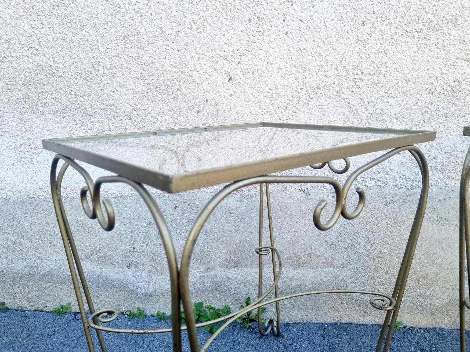Mid-Century Modern Paire de tables d'appoint en métal et verre, France 60s en vente