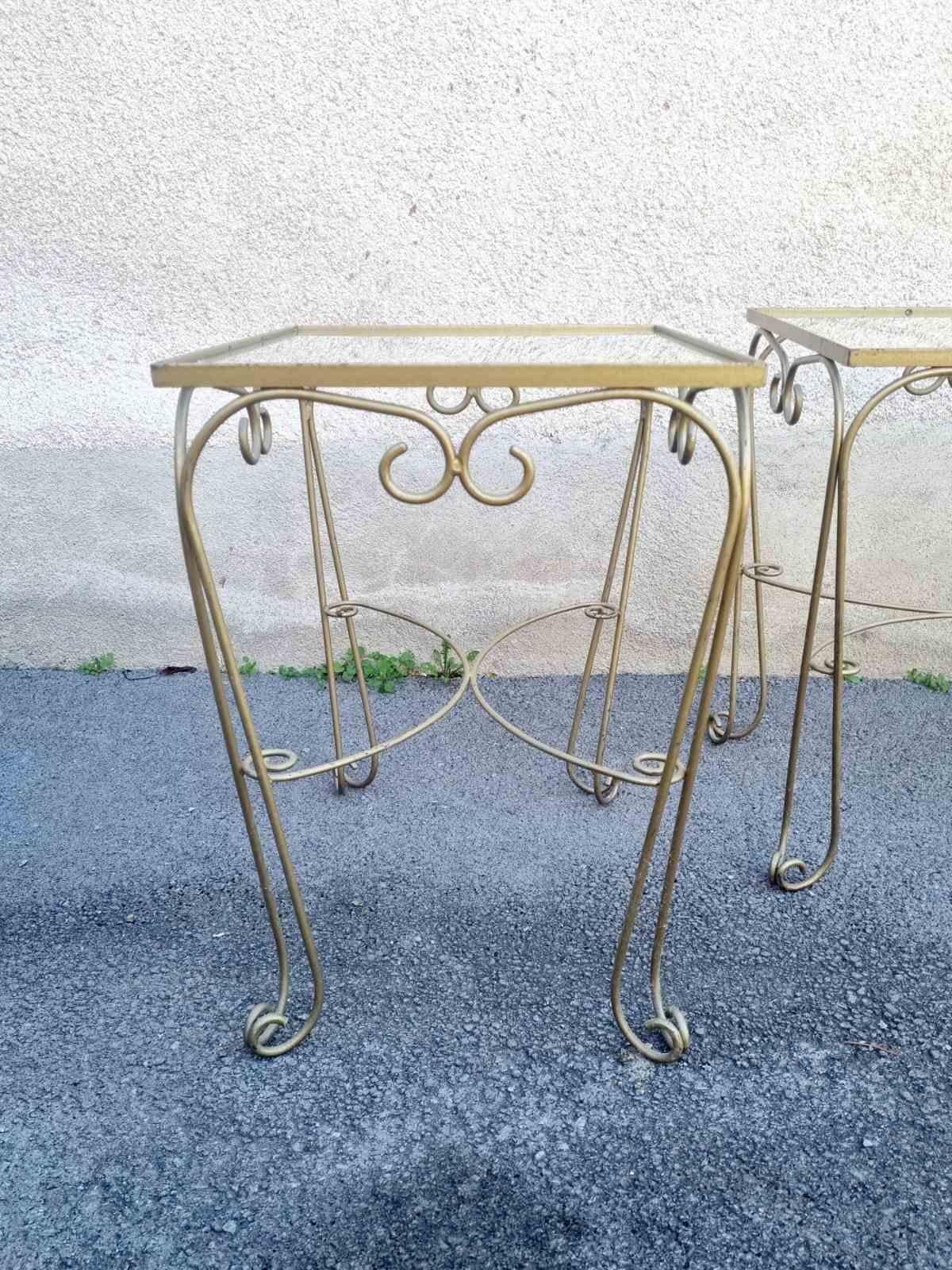 Paire de tables d'appoint en métal et verre, France 60s Bon état - En vente à Lucija, SI