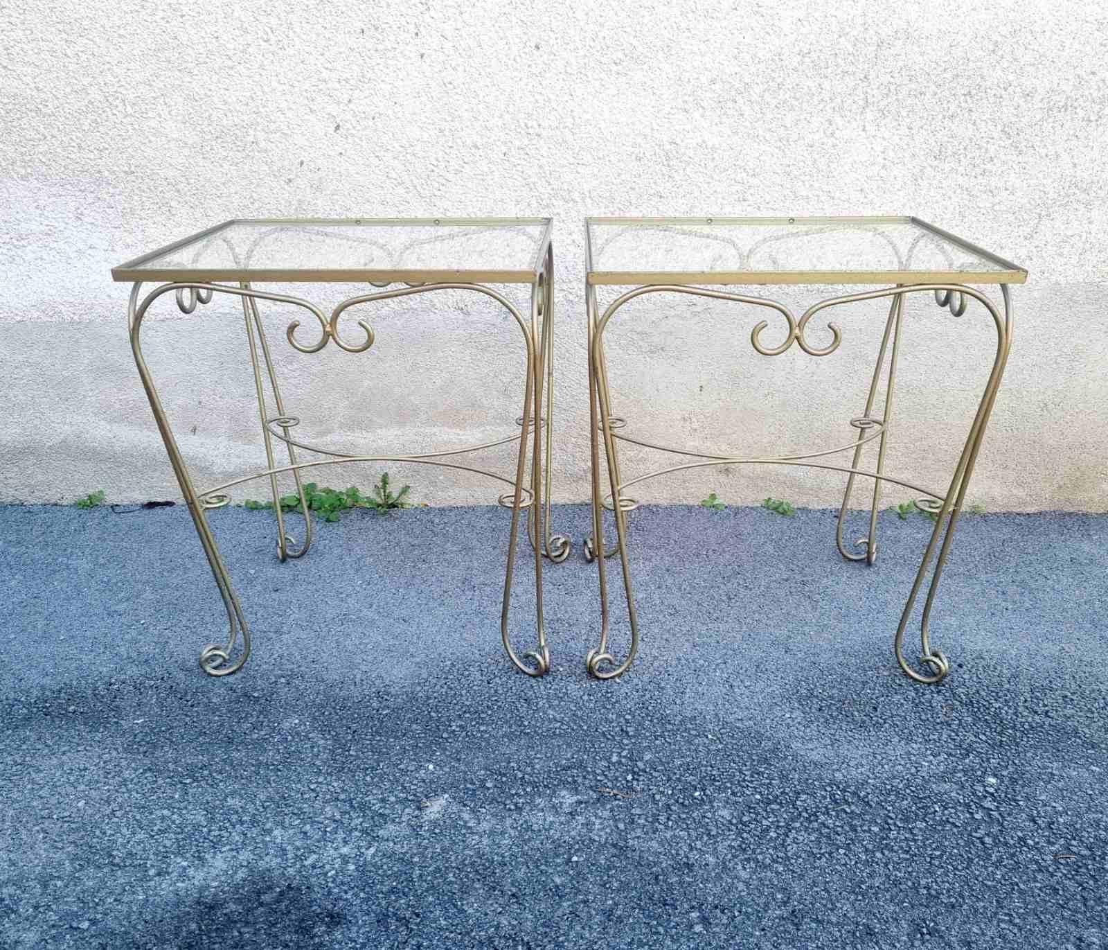 Milieu du XXe siècle Paire de tables d'appoint en métal et verre, France 60s en vente