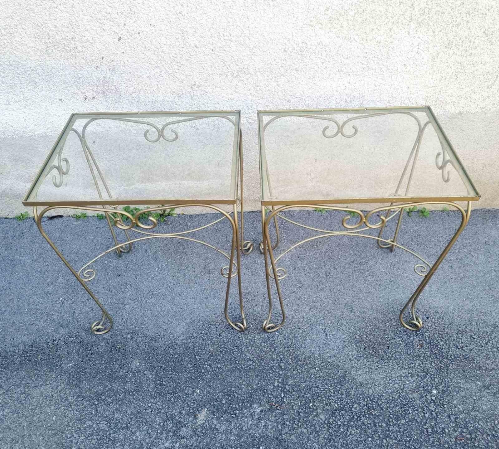 Paire de tables d'appoint en métal et verre, France 60s en vente 1