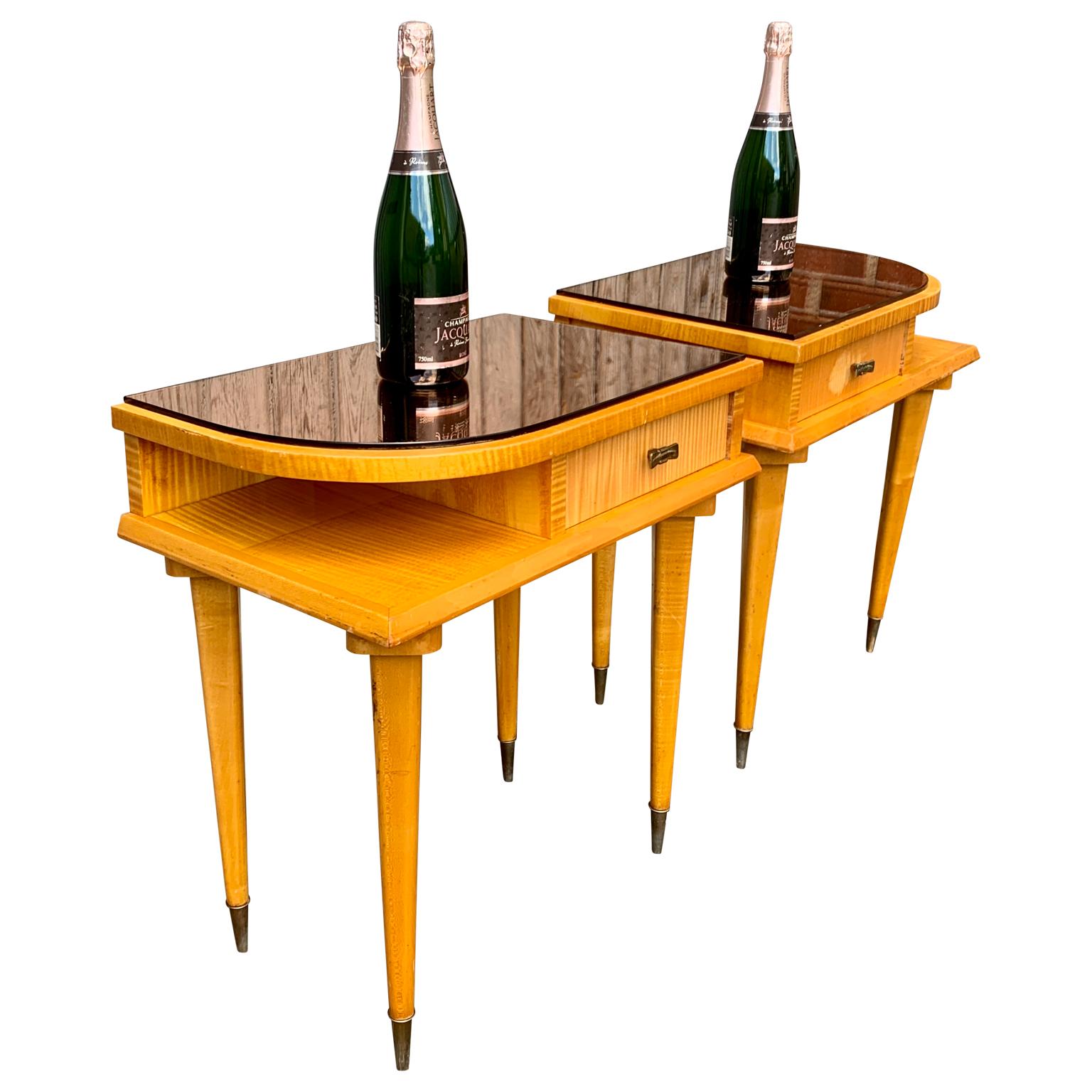 Milieu du XXe siècle Paire de tables de nuit françaises du milieu du siècle en bois de bouleau en vente