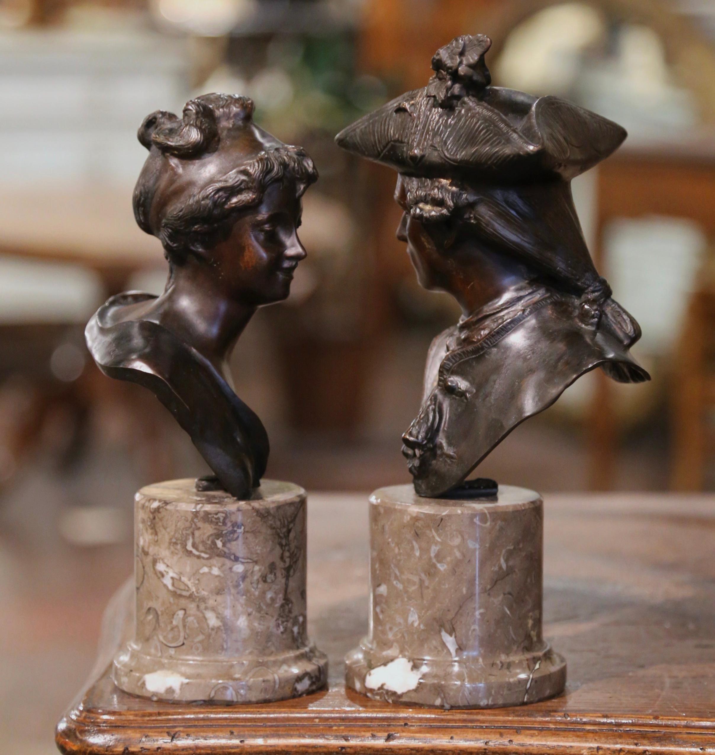 Paar französische Büsten aus patinierter Bronze aus der Mitte des Jahrhunderts auf Marmorsockeln, signiert Moreau im Angebot 3