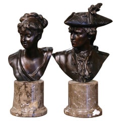 Coppia di busti in bronzo patinato francese della metà del secolo su basi in marmo firmati Moreau