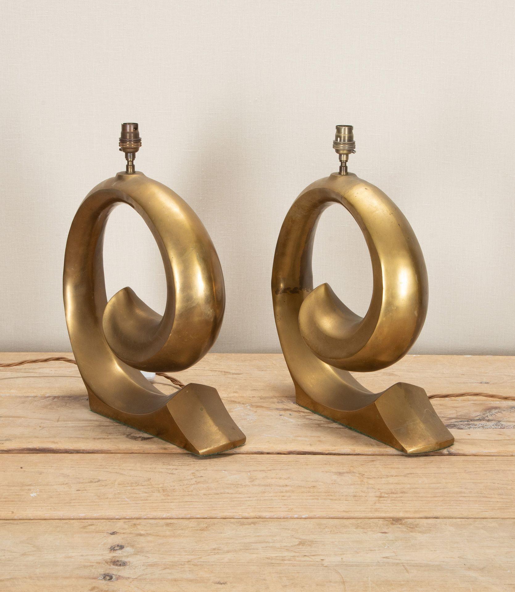 Paire de lampes de table de la fin du 20e siècle, de style français du milieu du siècle, portant le logo Pierre Cardin.