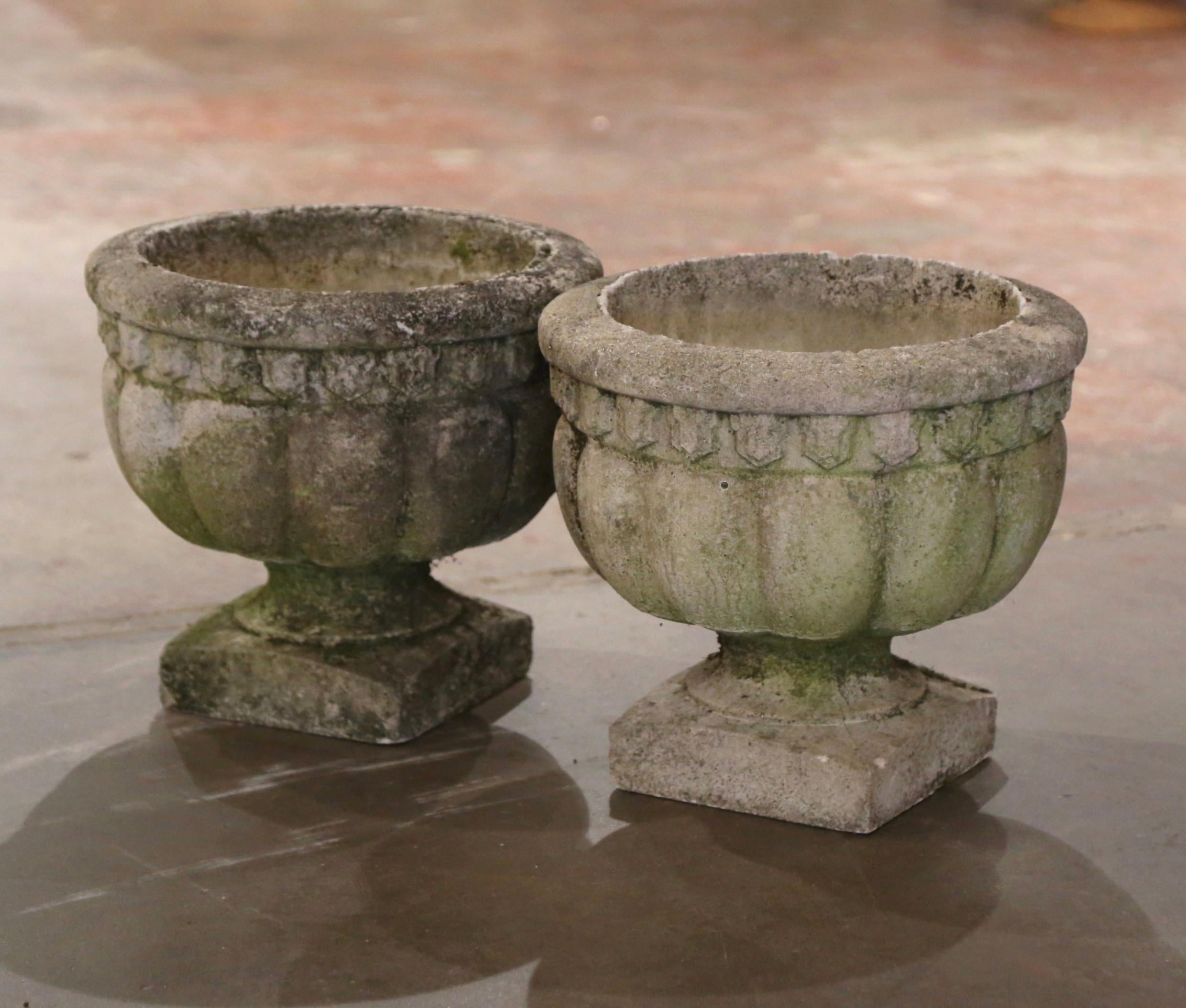 Pair of Mid-Century French Stone Garden Urns Planters In Excellent Condition In Dallas, TX