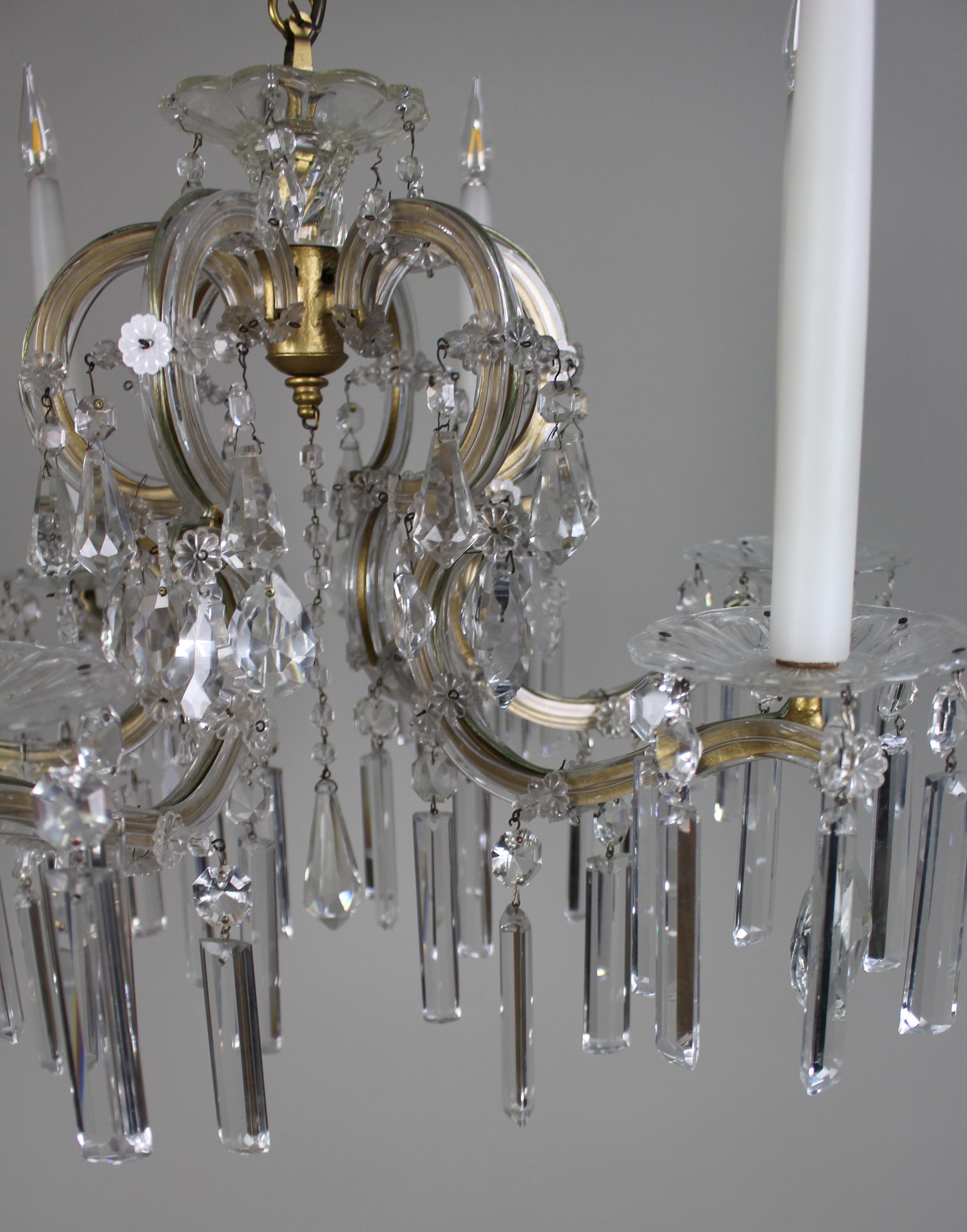 Pair of Mid-Century French Style Eight-Light Crystal Chandeliers en vente 5