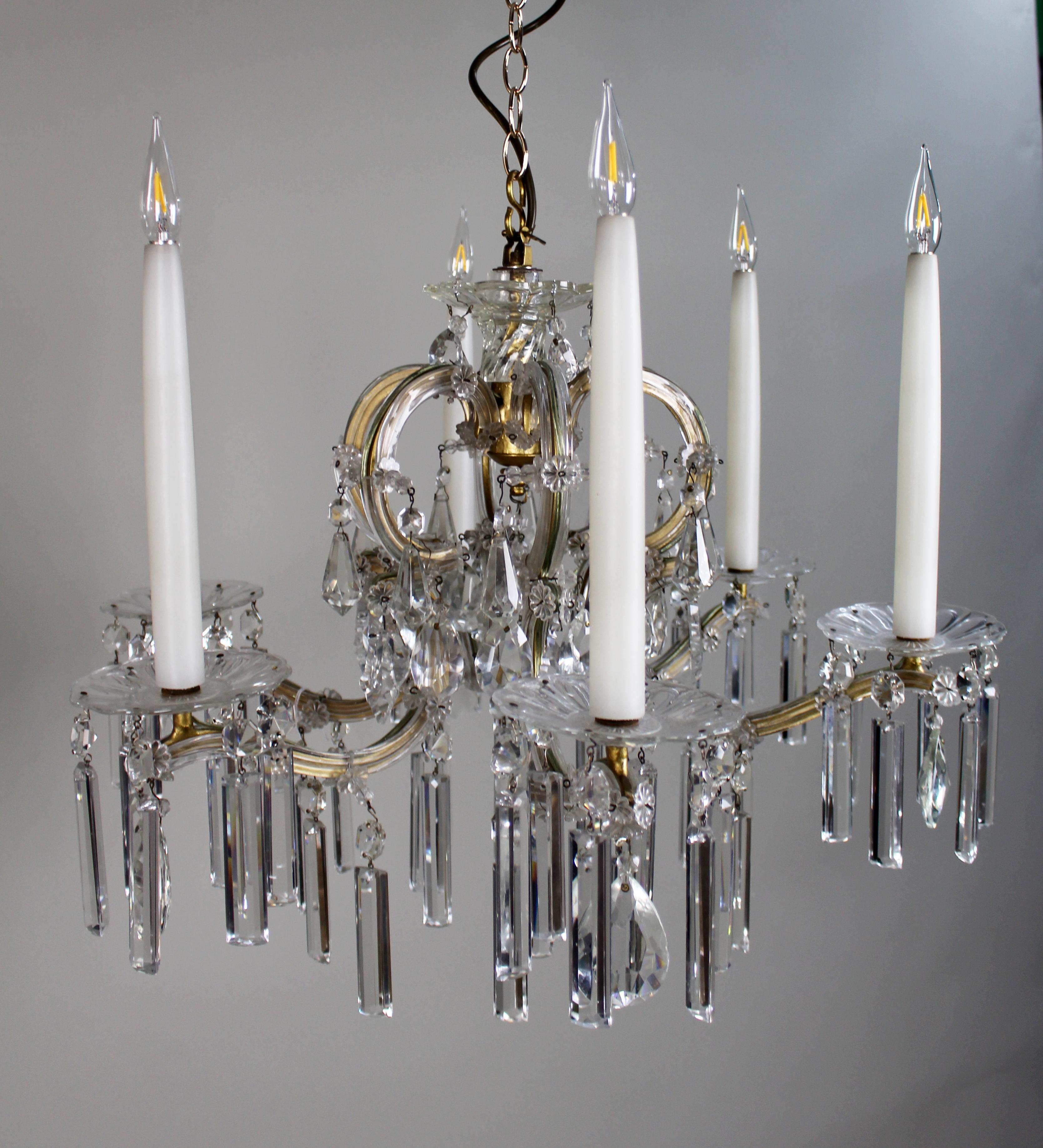 Cristal Pair of Mid-Century French Style Eight-Light Crystal Chandeliers en vente