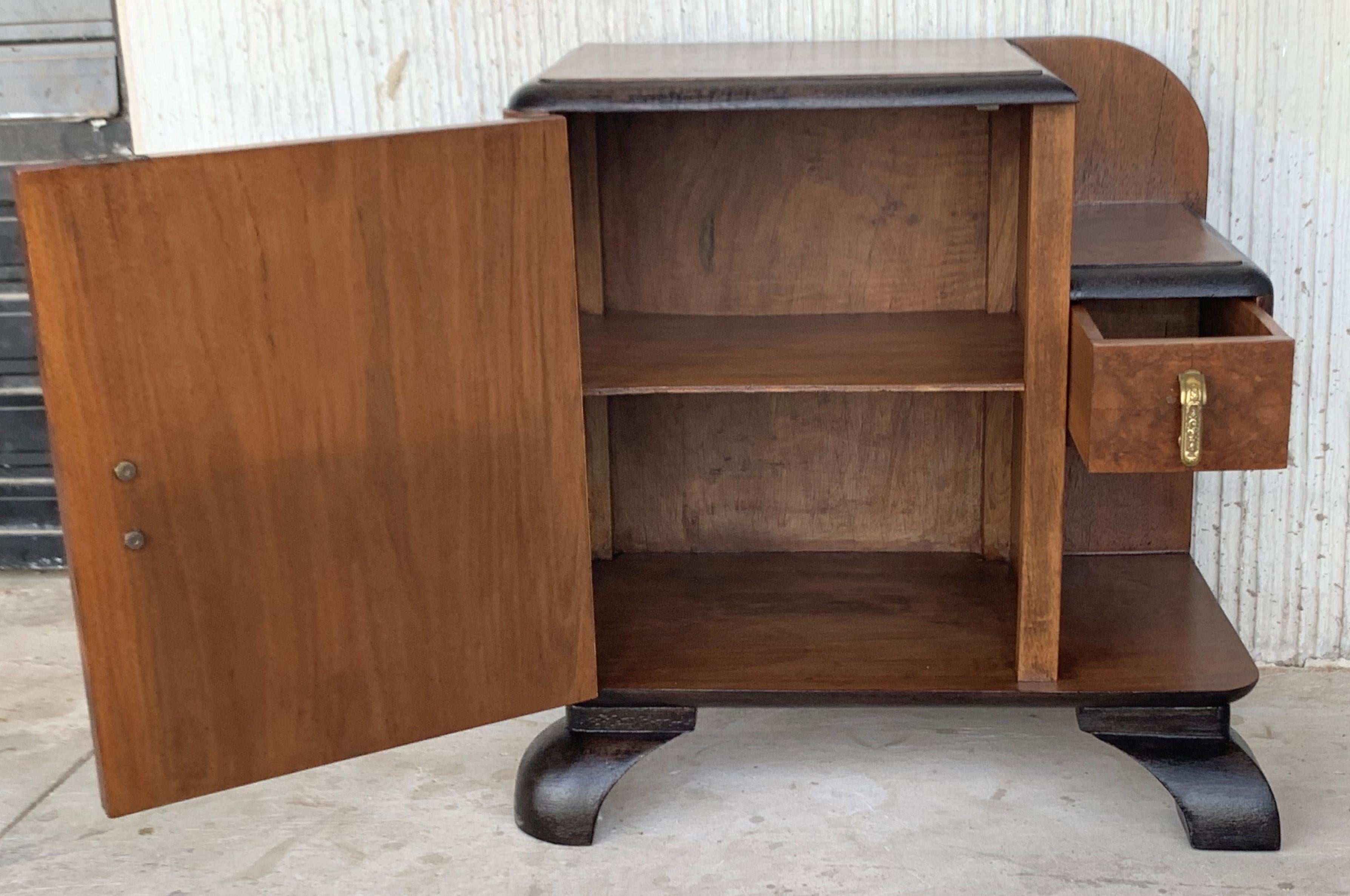 Pair of Midcentury Front Nightstands with Original Hardware and Ebonized Base 7