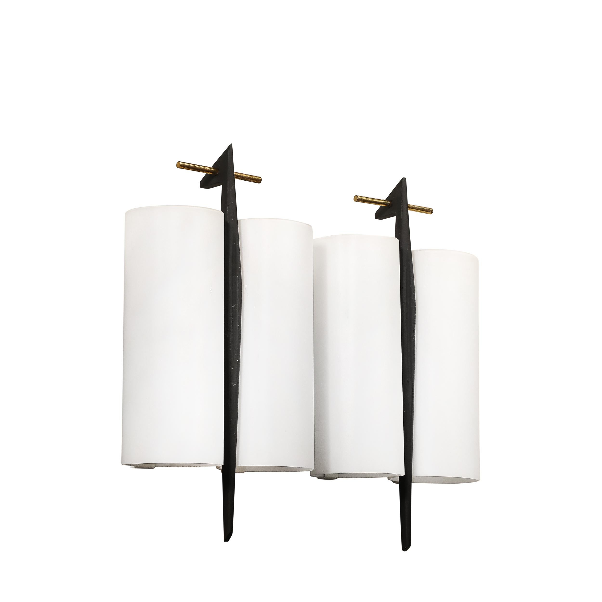 Mid-Century Modern Paire d'appliques du milieu du siècle en verre dépoli, laiton et émail noir par Maison Arlus en vente