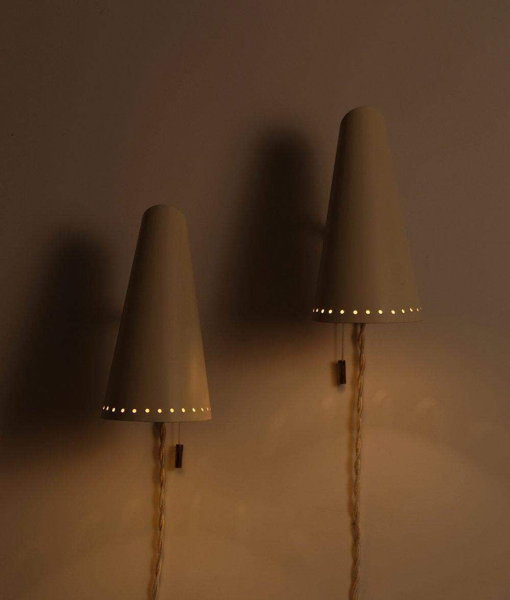 Pair of Midcentury German Bedside Lamps or Sconces In Good Condition In Montréal, QC