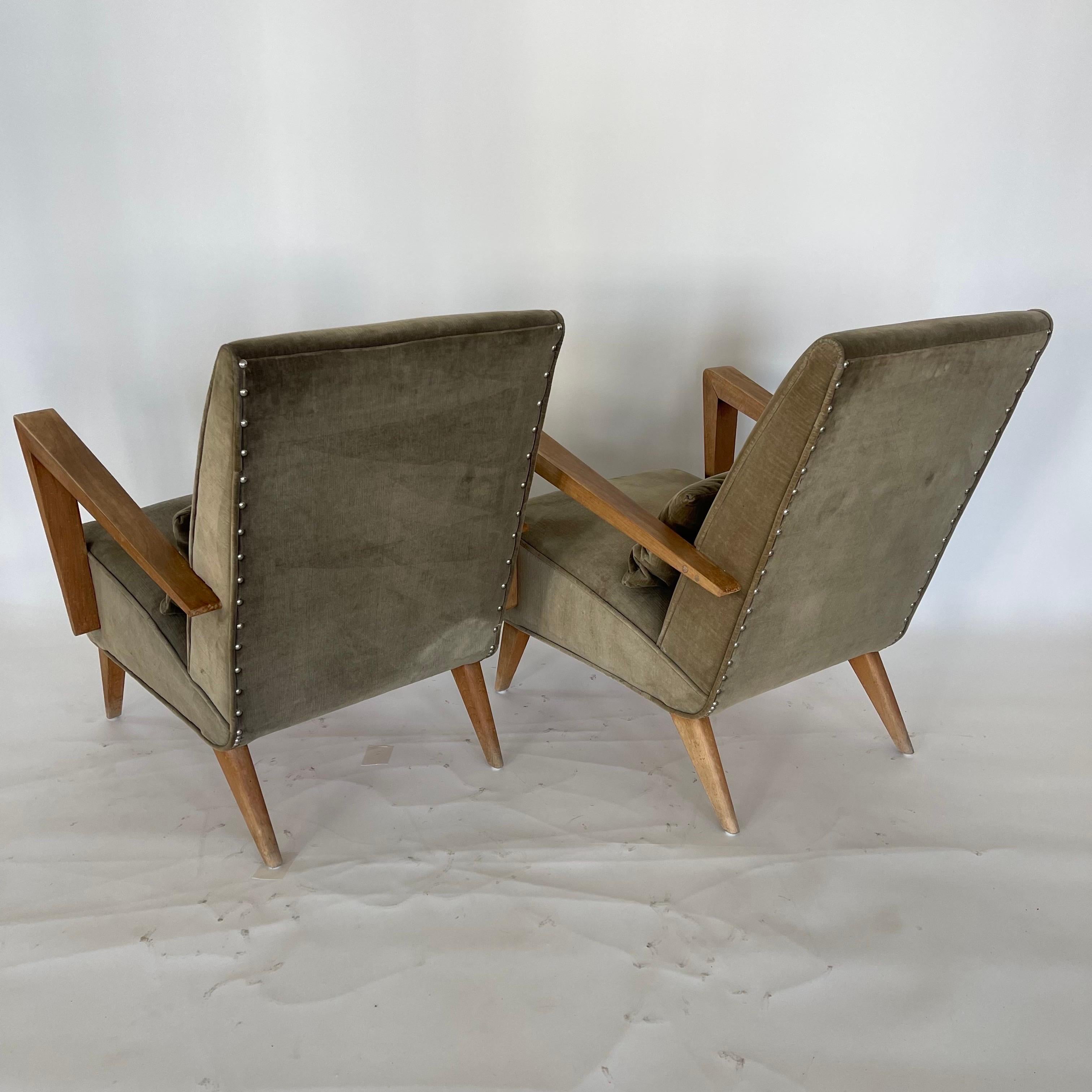 Pareja de sillones italianos de terciopelo estilo Gio Ponti de mediados de siglo, Italia, años 60 en Bueno Estado en Miami, FL