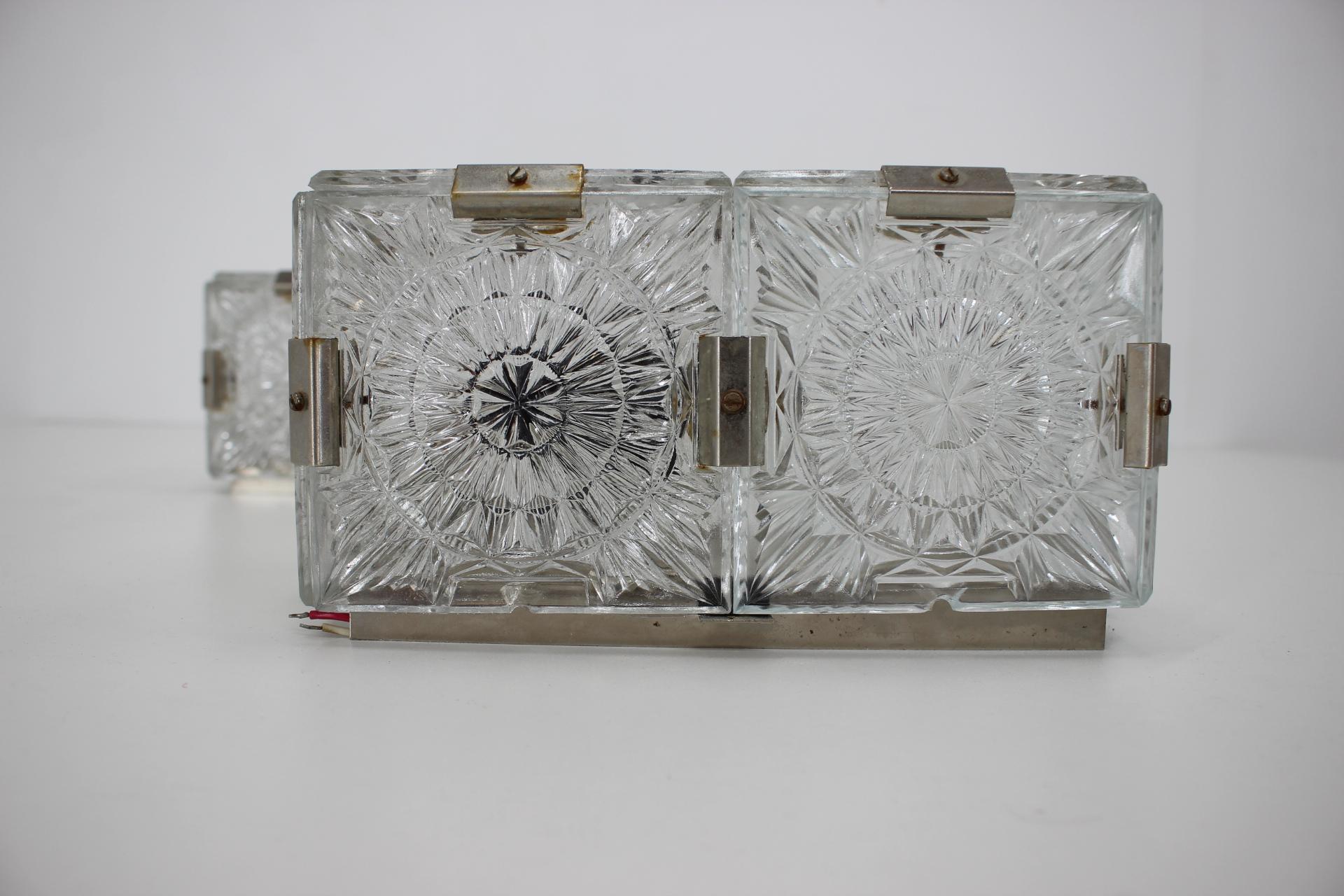 Fin du 20e siècle Paire de lampes murales ou de plafonniers en verre au design mi-siècle moderne, 1970 en vente
