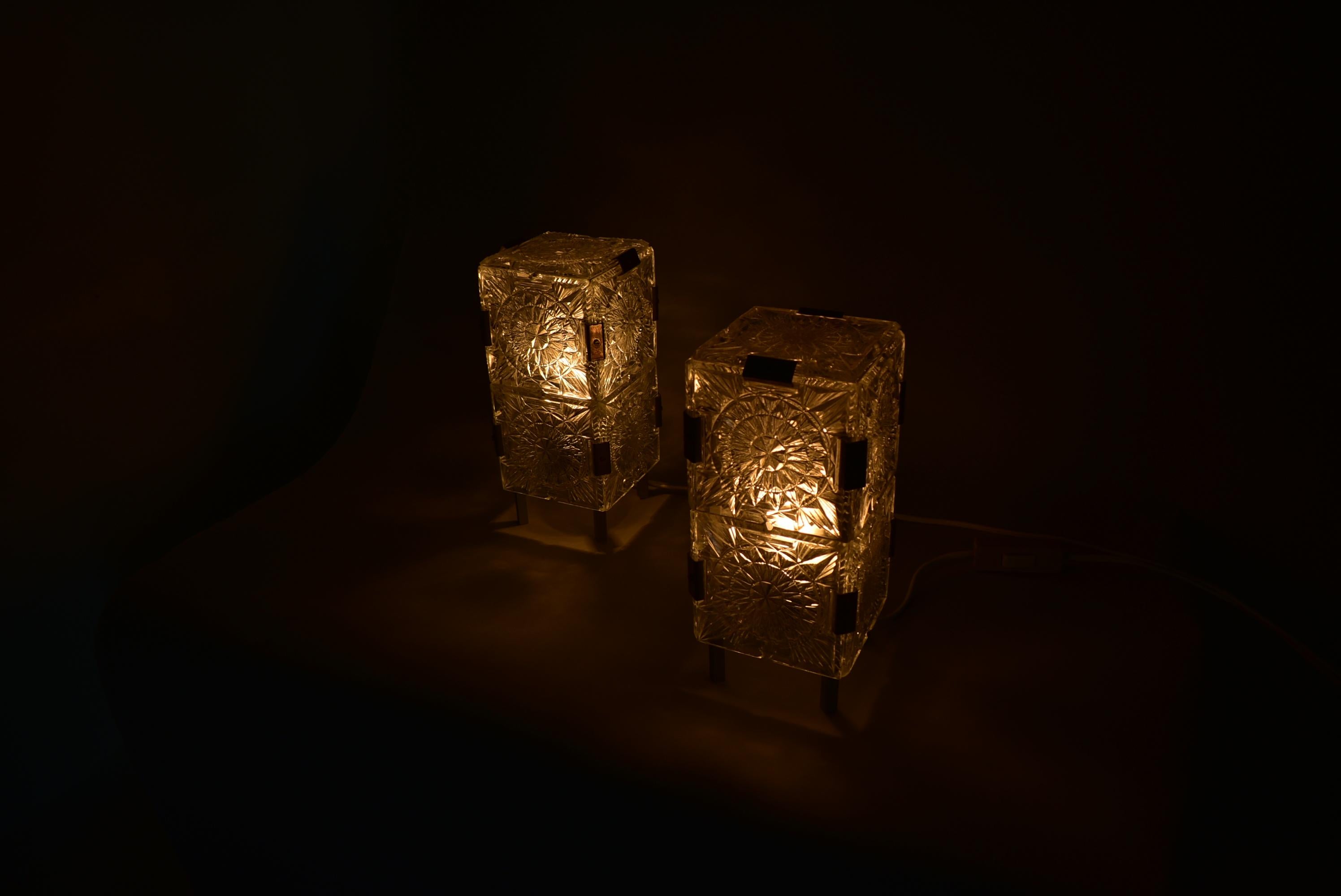 Ein Paar Glas-Tischlampen aus der Mitte des Jahrhunderts von Josef Hejtman für Kamenicky, 1960er Jahre. im Zustand „Gut“ im Angebot in Praha, CZ