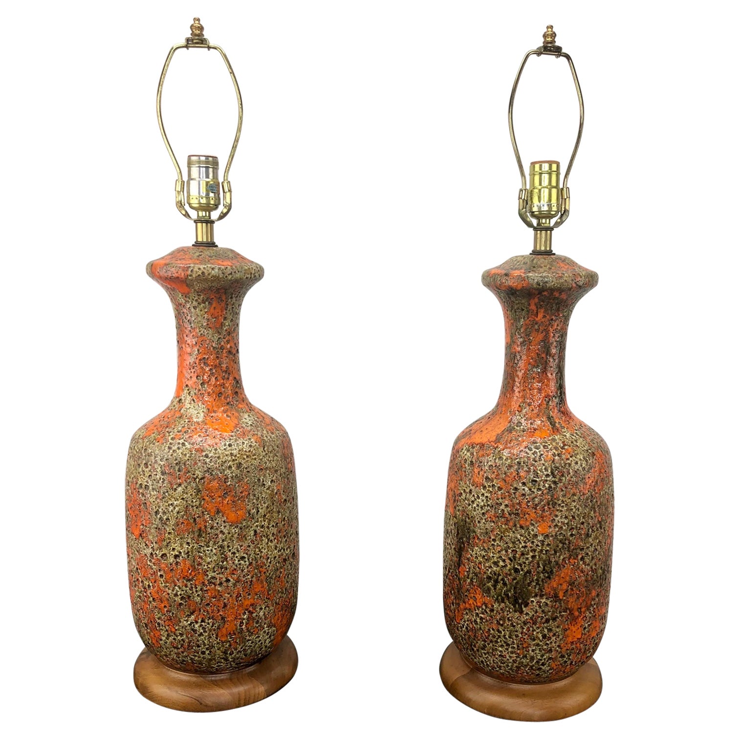 Paire de lampes en lave orange émaillée du milieu du siècle dernier