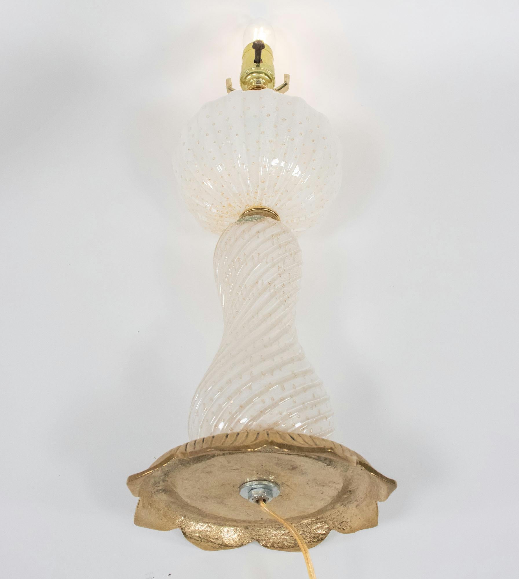 Coppia di lampade da tavolo di metà secolo in avventurina d'oro e bianco di Murano in vendita 4