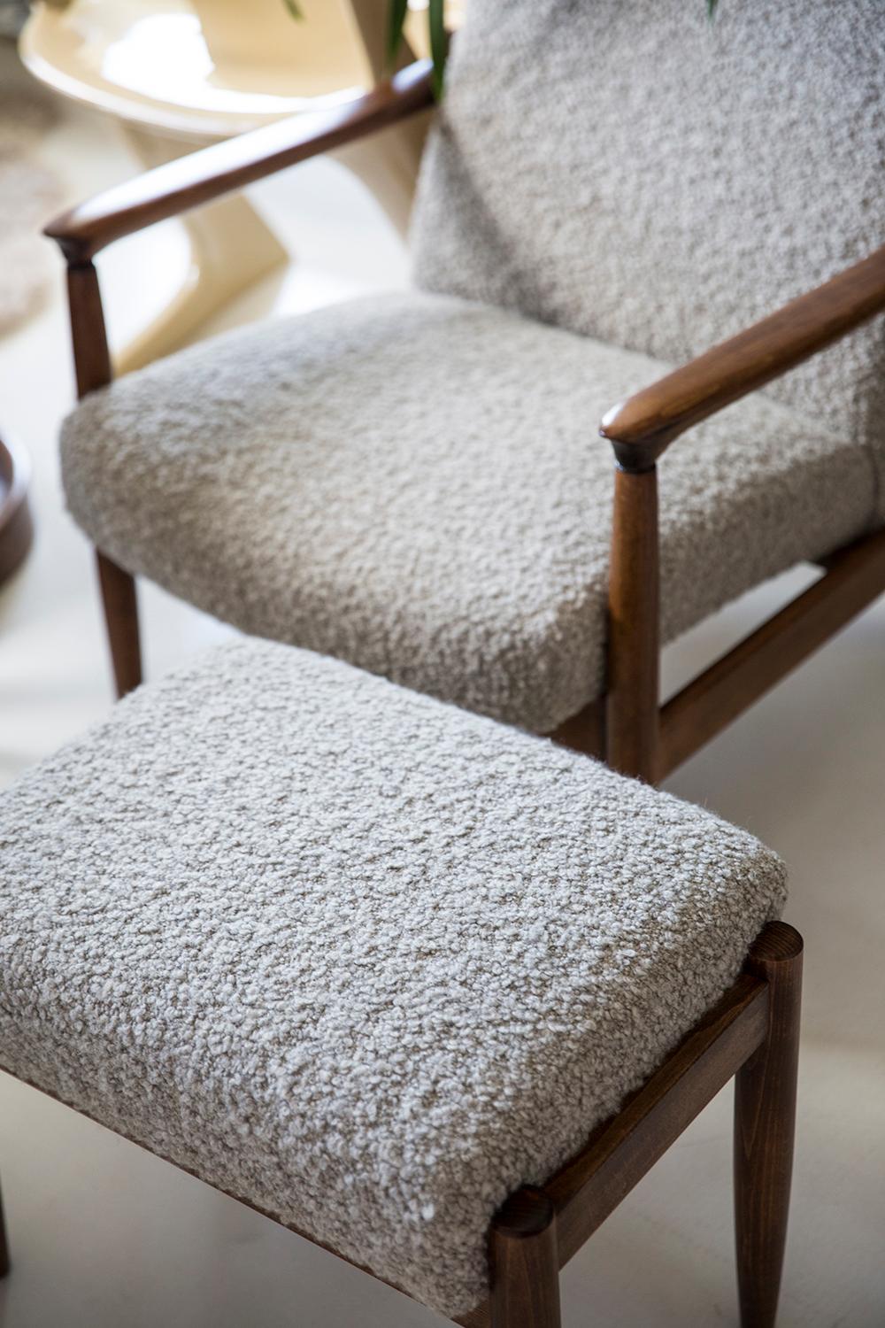 Unique alpaca wool stool, designed by Edmund Homa. The stool was made in the 1960s in the Gosciecinska Furniture Factory from solid beechwood. The GFM type stool is regarded one of the best Polish stools design from the previous age. The stool have