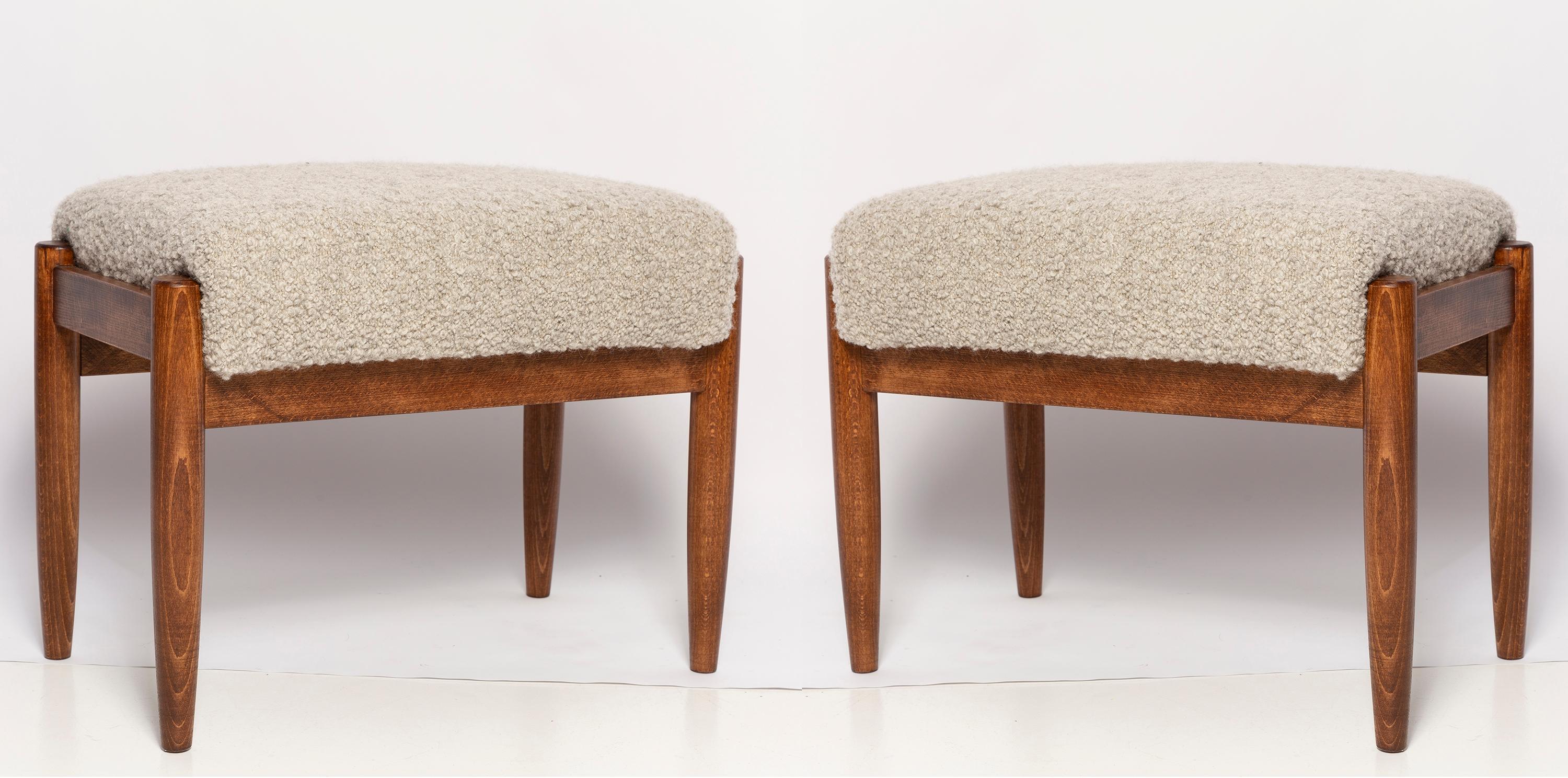 Hand-Crafted Pair of Midcentury Gray Alpaca Wool Stools, Edmund Homa, Poland, 1960s For Sale