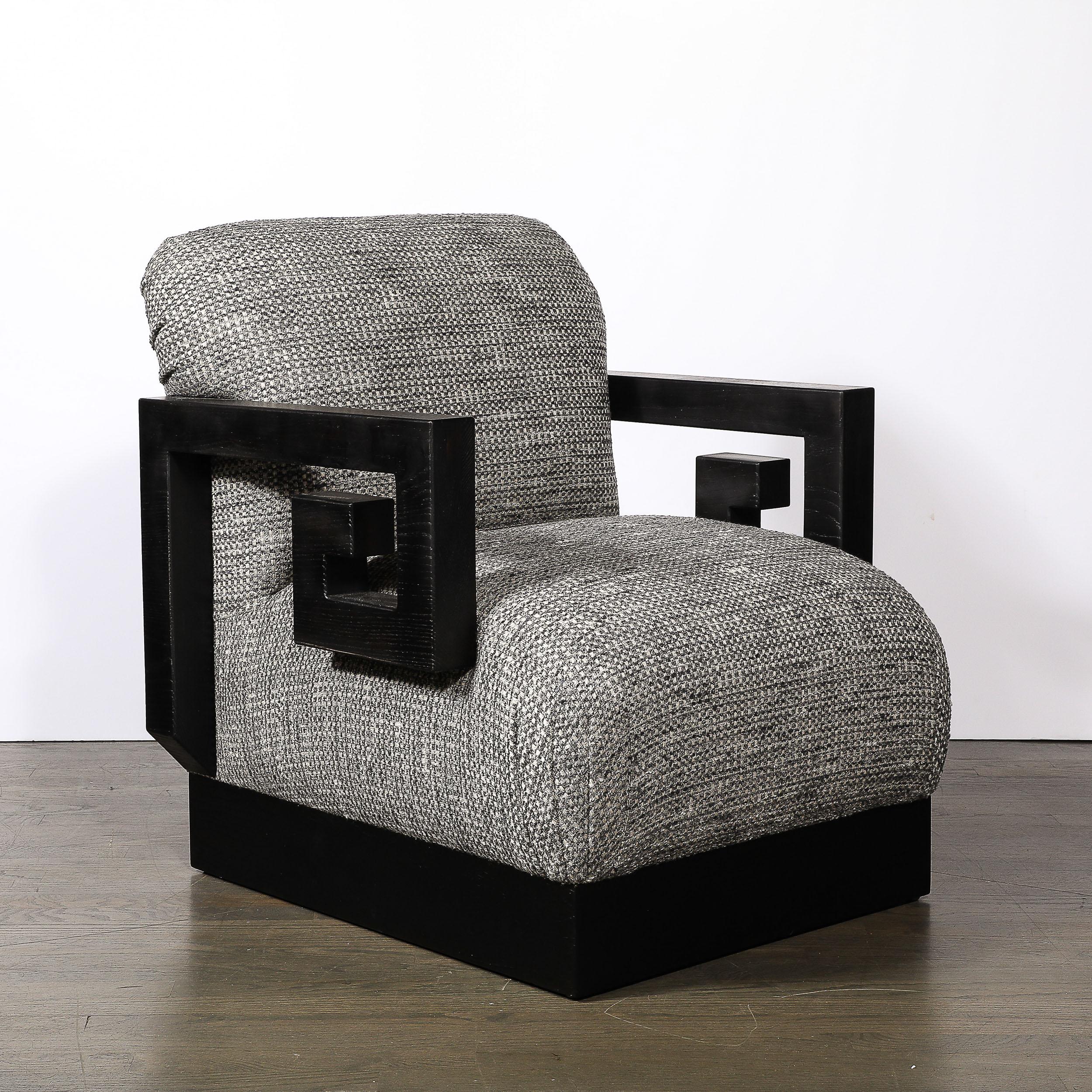 Pareja de sillones club de llave griega de mediados de siglo en tapicería gris Holly Hunt en venta 4