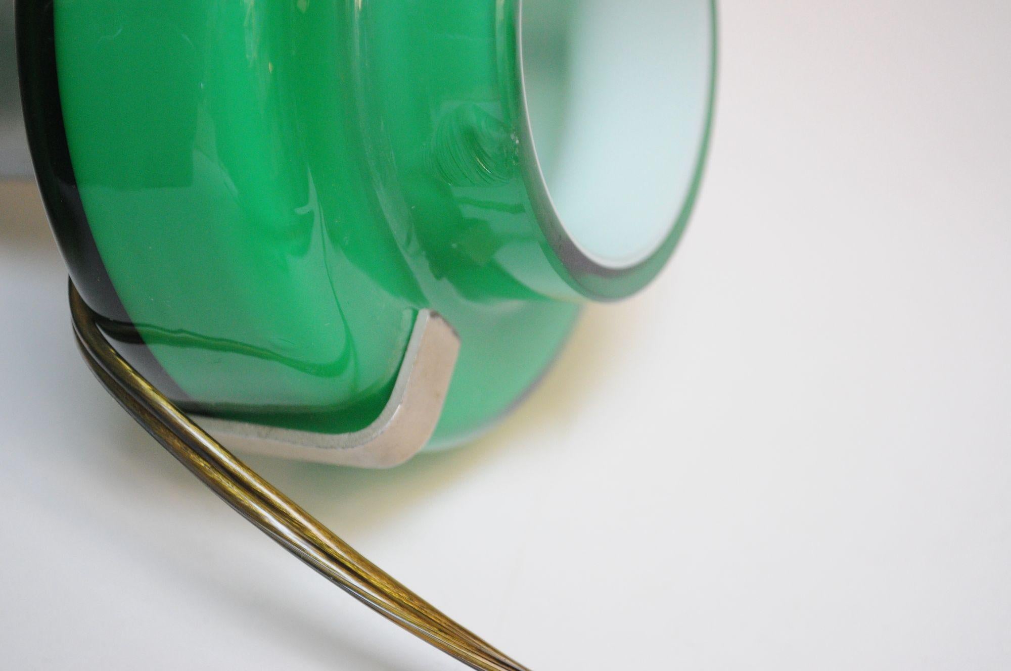 Paire de lampes de bureau du milieu du siècle dernier en verre soufflé vert d'après Luciano Vistosi en vente 4