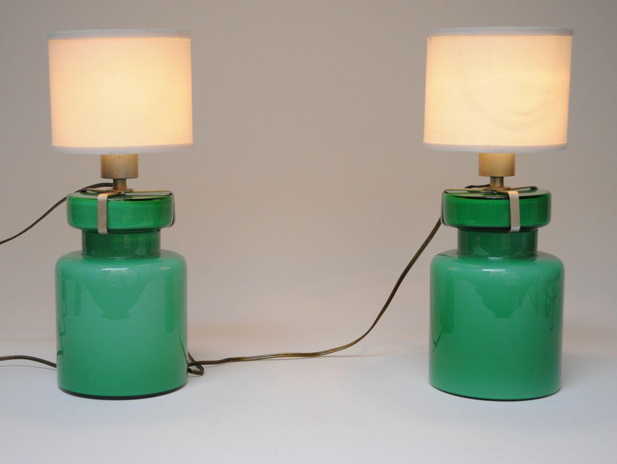 italien Paire de lampes de bureau du milieu du siècle dernier en verre soufflé vert d'après Luciano Vistosi en vente