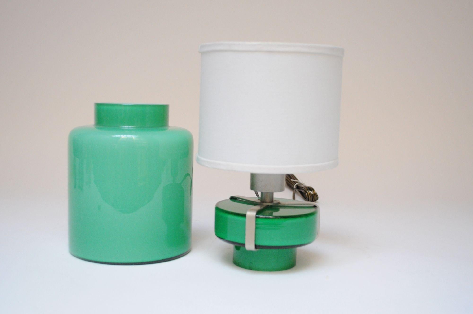 Milieu du XXe siècle Paire de lampes de bureau du milieu du siècle dernier en verre soufflé vert d'après Luciano Vistosi en vente