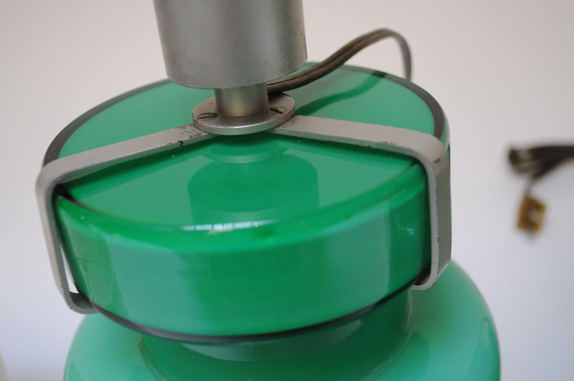 Paire de lampes de bureau du milieu du siècle dernier en verre soufflé vert d'après Luciano Vistosi en vente 6