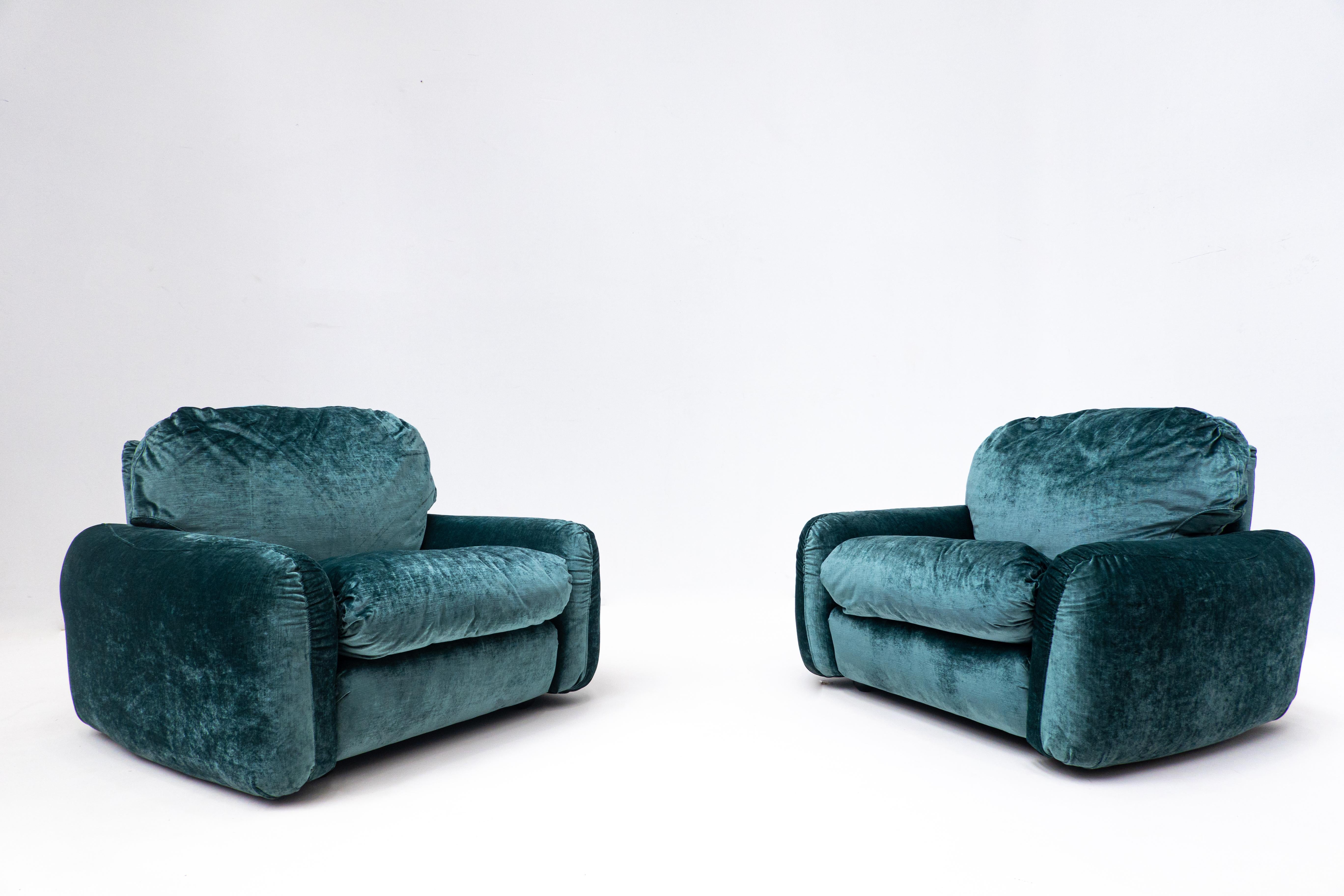 Italian Pair of Mid-Century Green Velvet Armchairs, Italy 1960s