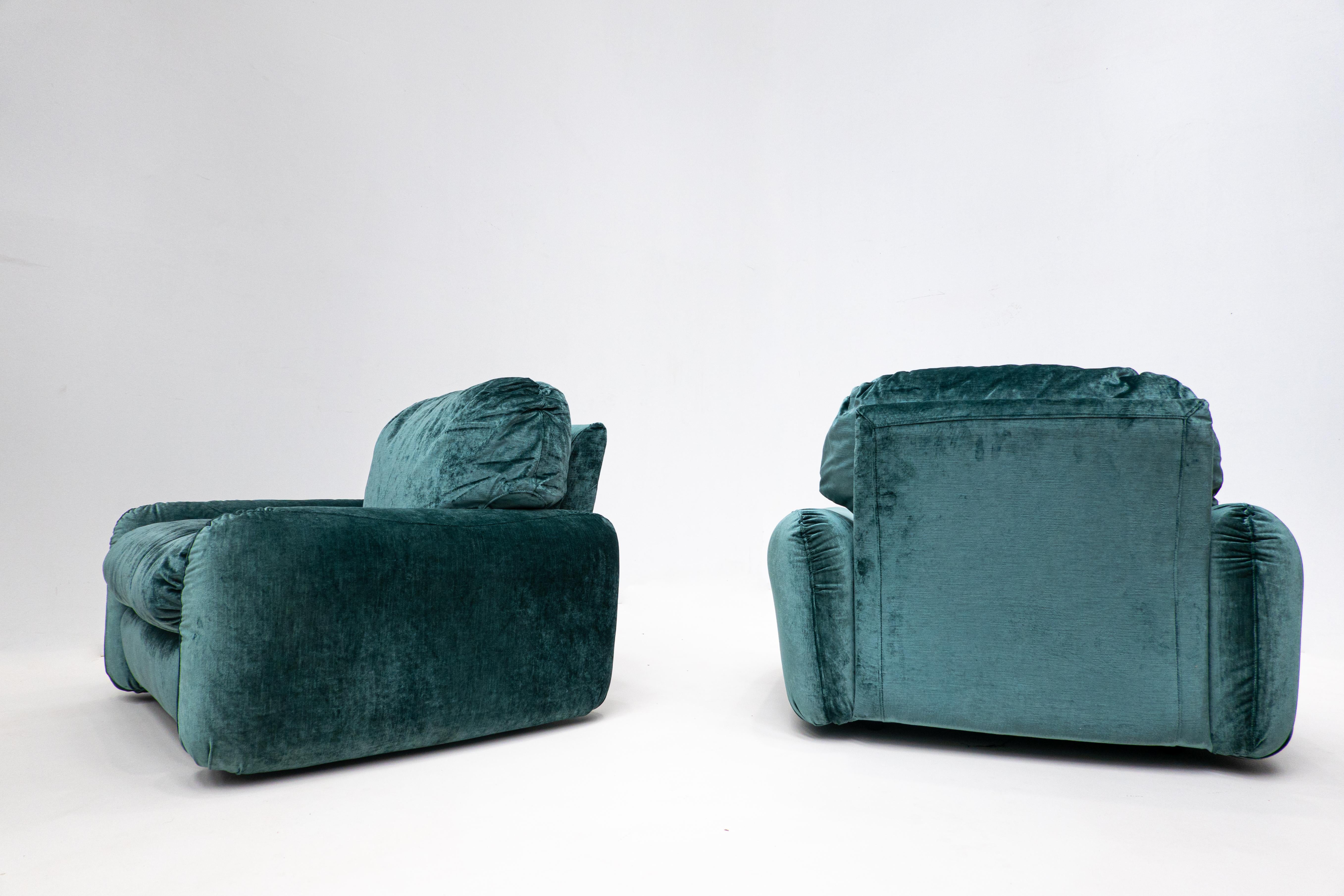 Mid-20th Century Pair of Mid-Century Green Velvet Armchairs, Italy 1960s