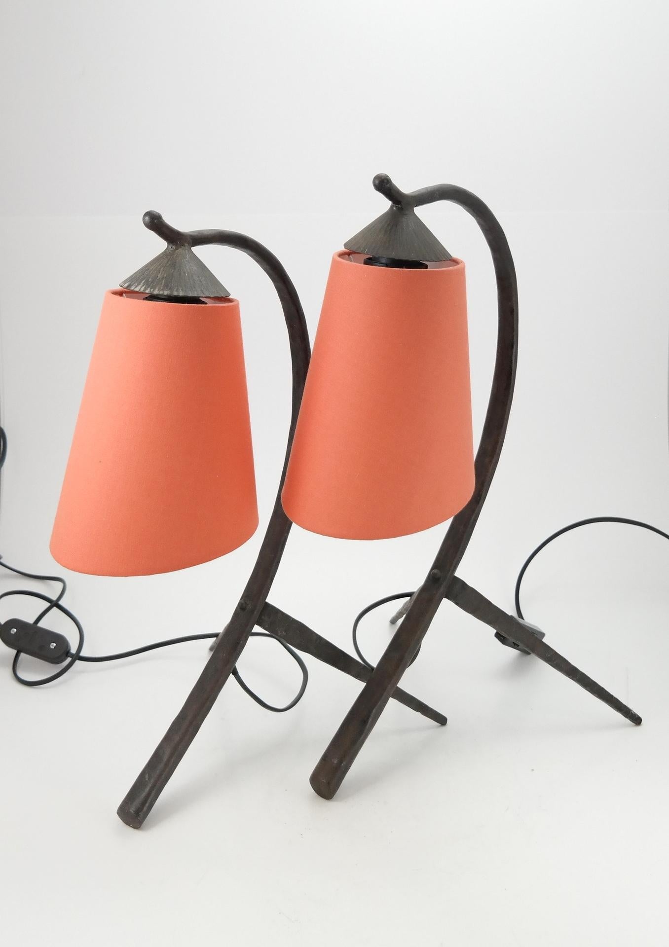 Pair of Midcentury Hammered Wrought Iron Table Lamp with Coral Lampshade, 1970 In Good Condition In Budapest, HU
