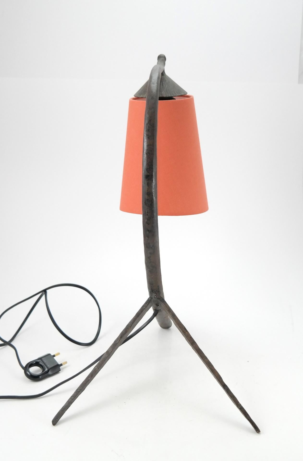 Pair of Midcentury Hammered Wrought Iron Table Lamp with Coral Lampshade, 1970 1