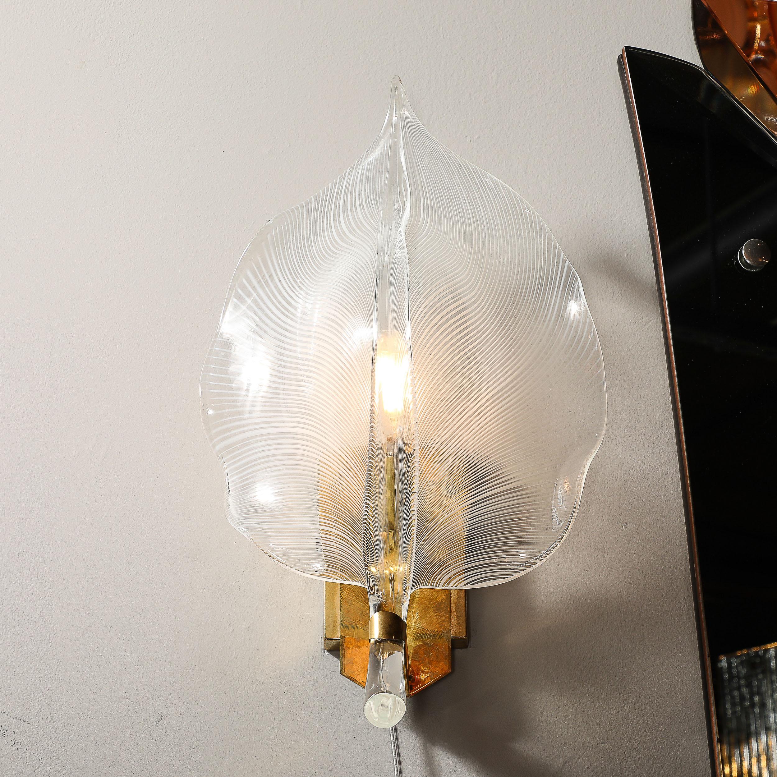 Mid-Century Modern Paire d'appliques à feuilles striées en verre de Murano soufflé à la main du milieu du siècle dernier par Franco Luce en vente