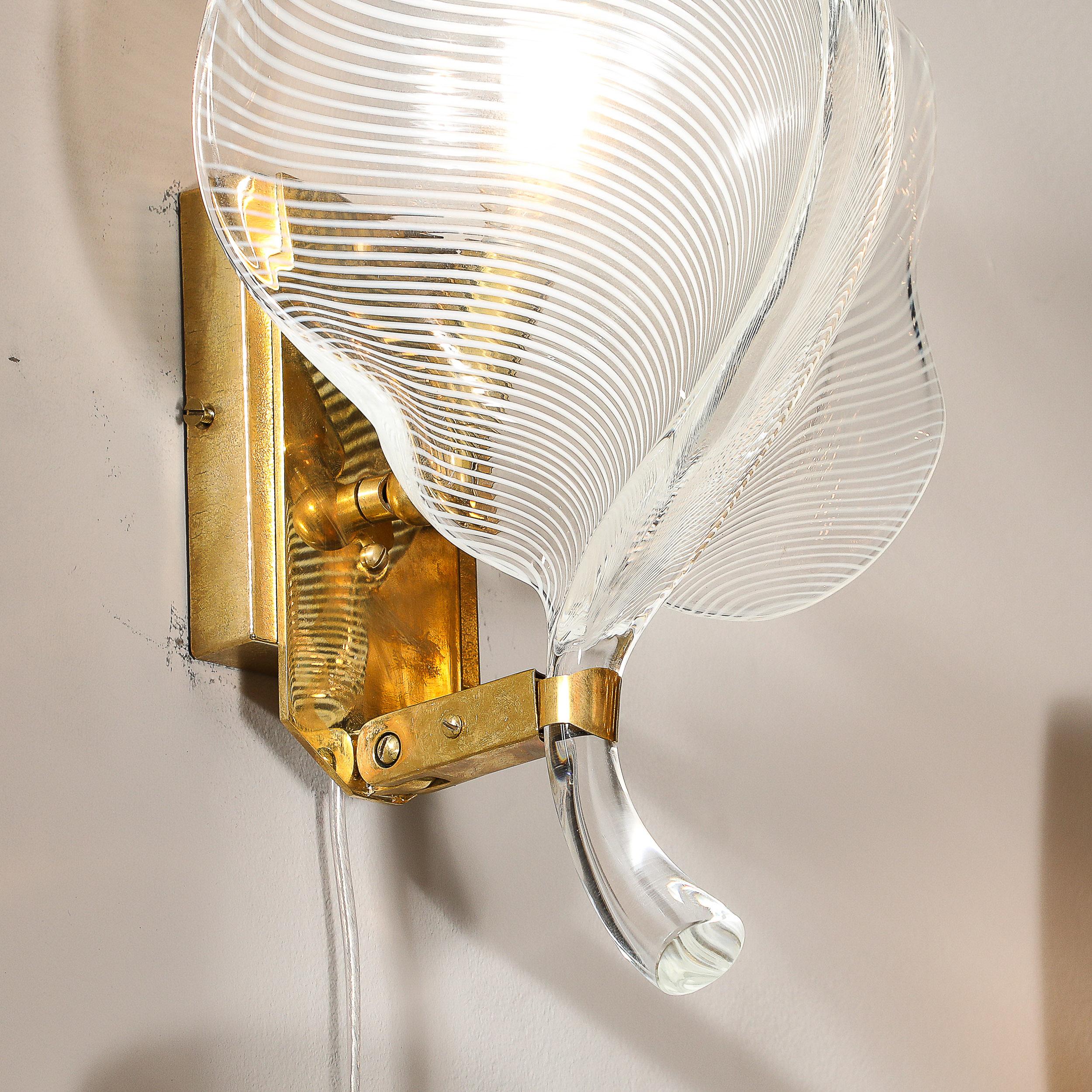 Paire d'appliques à feuilles striées en verre de Murano soufflé à la main du milieu du siècle dernier par Franco Luce Excellent état - En vente à New York, NY