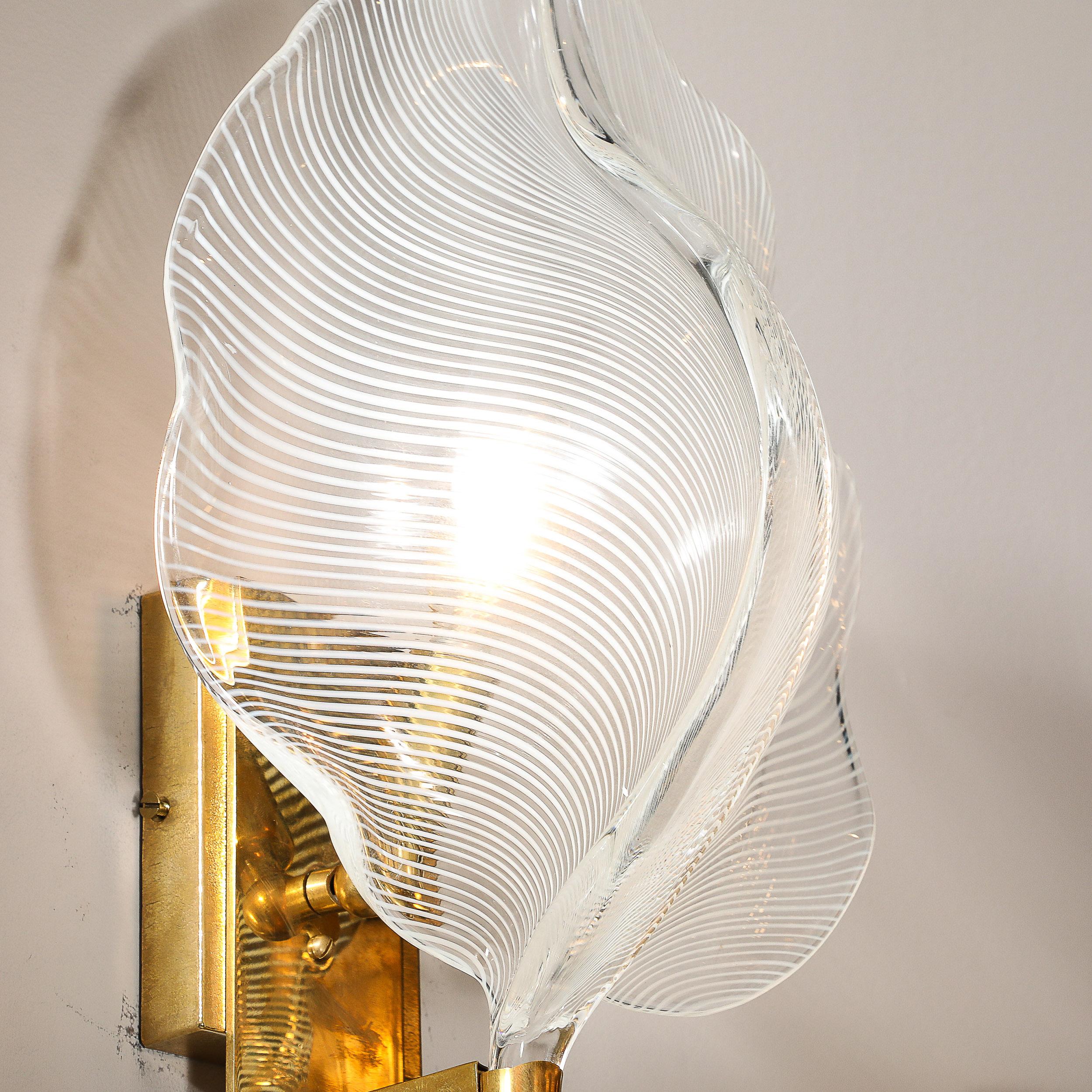 Fin du 20e siècle Paire d'appliques à feuilles striées en verre de Murano soufflé à la main du milieu du siècle dernier par Franco Luce en vente