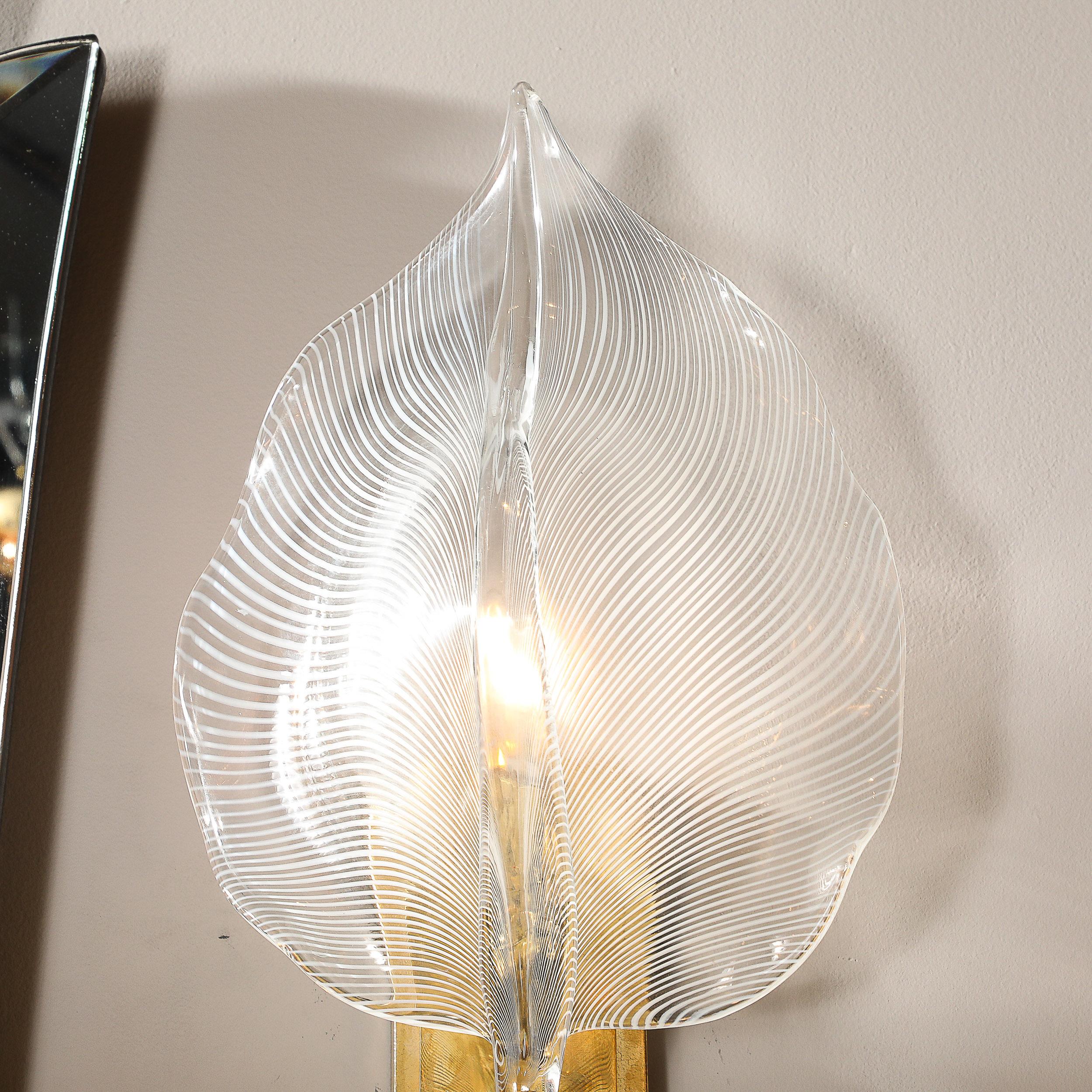 Laiton Paire d'appliques à feuilles striées en verre de Murano soufflé à la main du milieu du siècle dernier par Franco Luce en vente