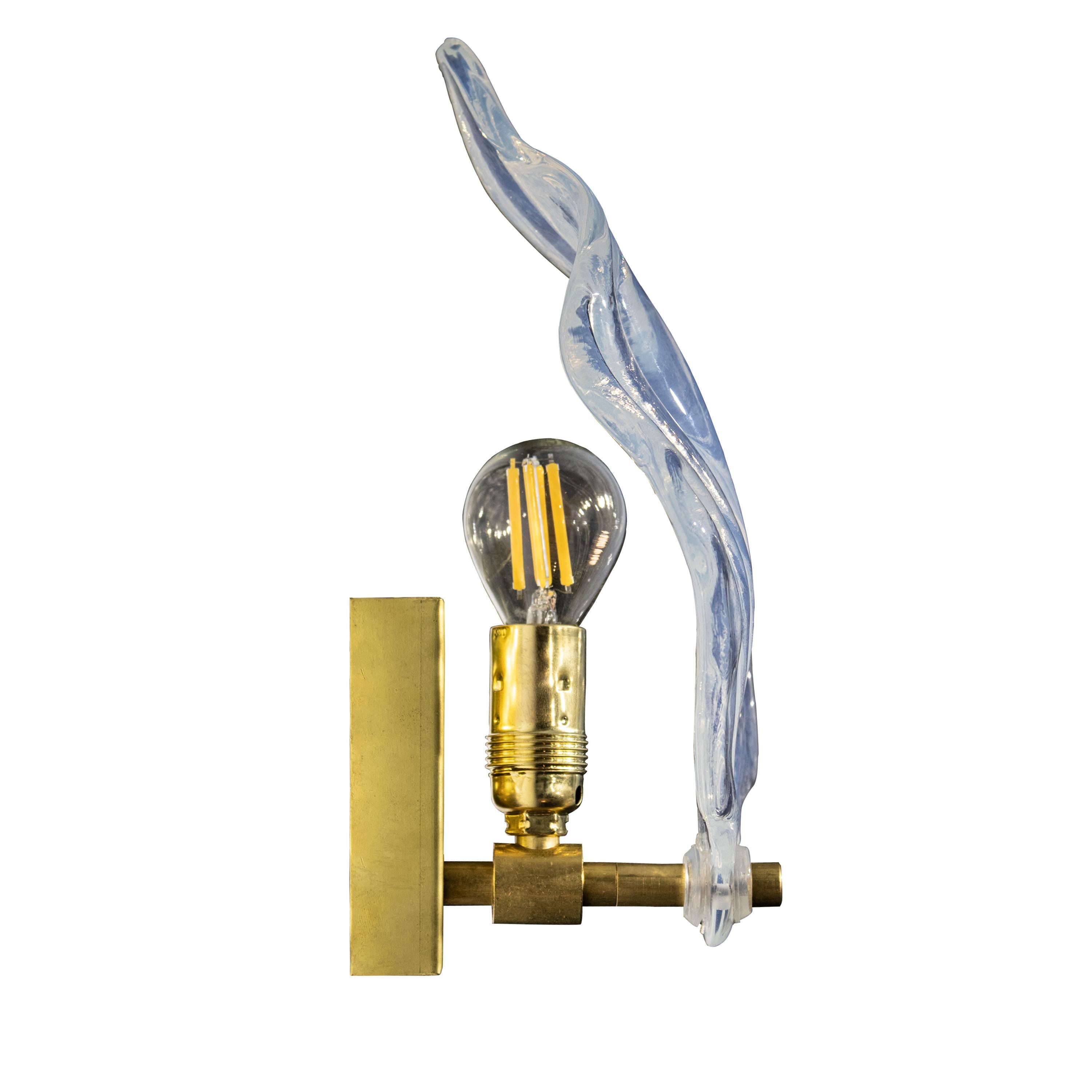 Hand-Crafted Pair of Mid-Century Hand Crafted Murano Glass Leaf Sconces, Italia, 1960 For Sale