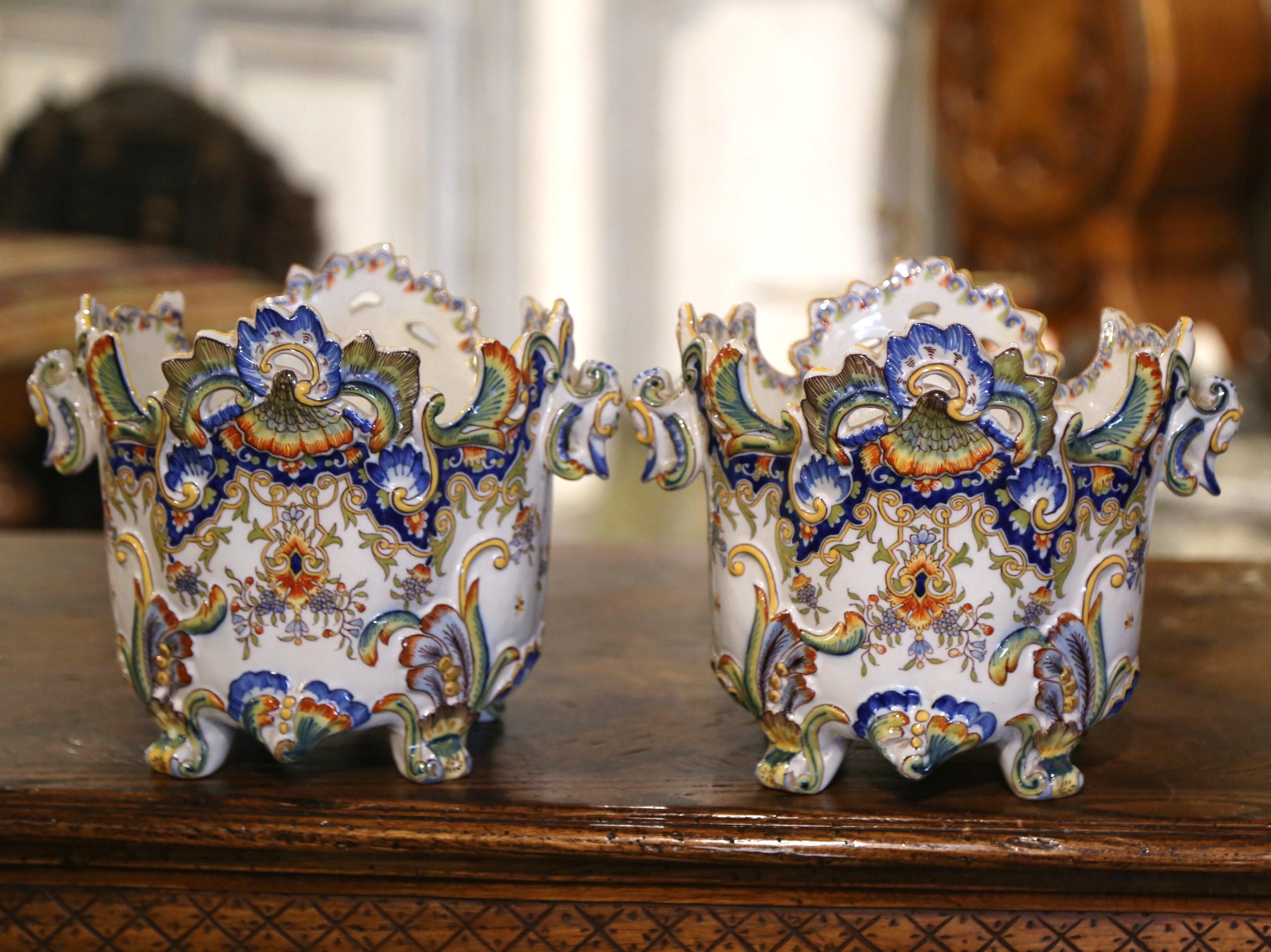 Pair of Mid-Century Hand-Painted Faience Cache Pots from Rouen, France In Excellent Condition In Dallas, TX