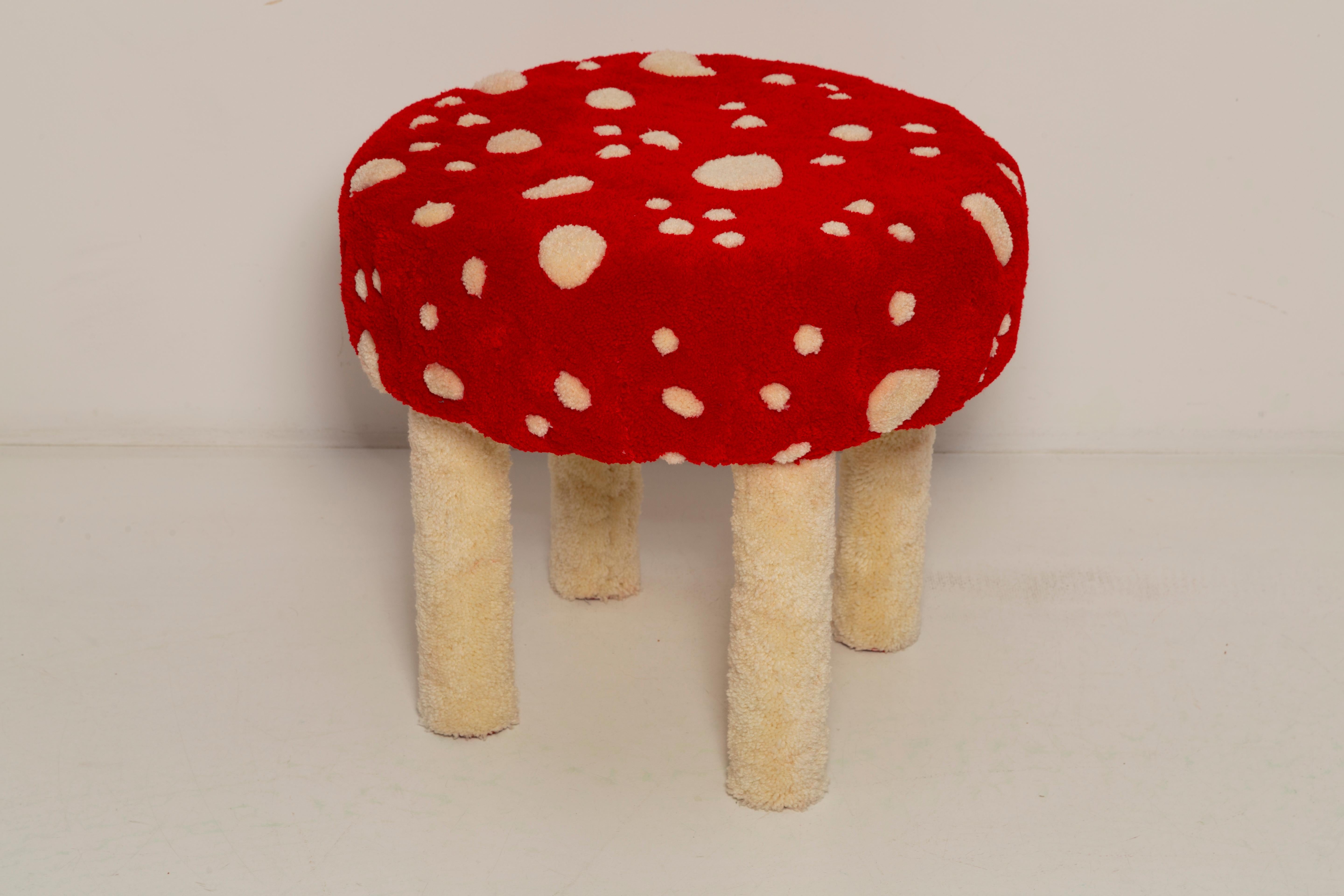 Pair of Mid Century Hand Tufting Mushroom Wool Stools, Europe, 1960s In Excellent Condition In 05-080 Hornowek, PL